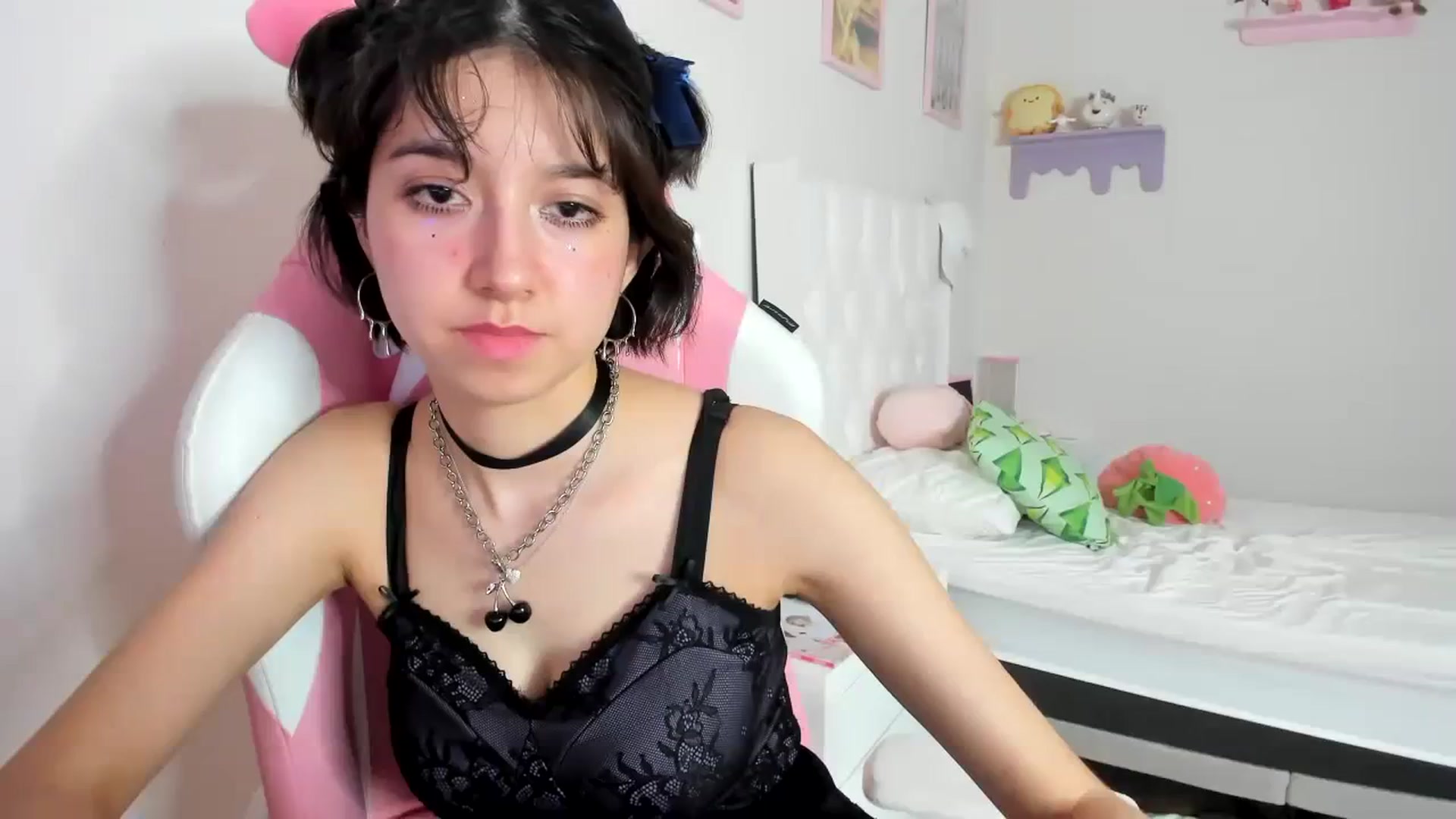 Gallery image thumbnail from Cherrycute666's myfreecams stream on, 10/03/2023, 07:09 image 11 of 20