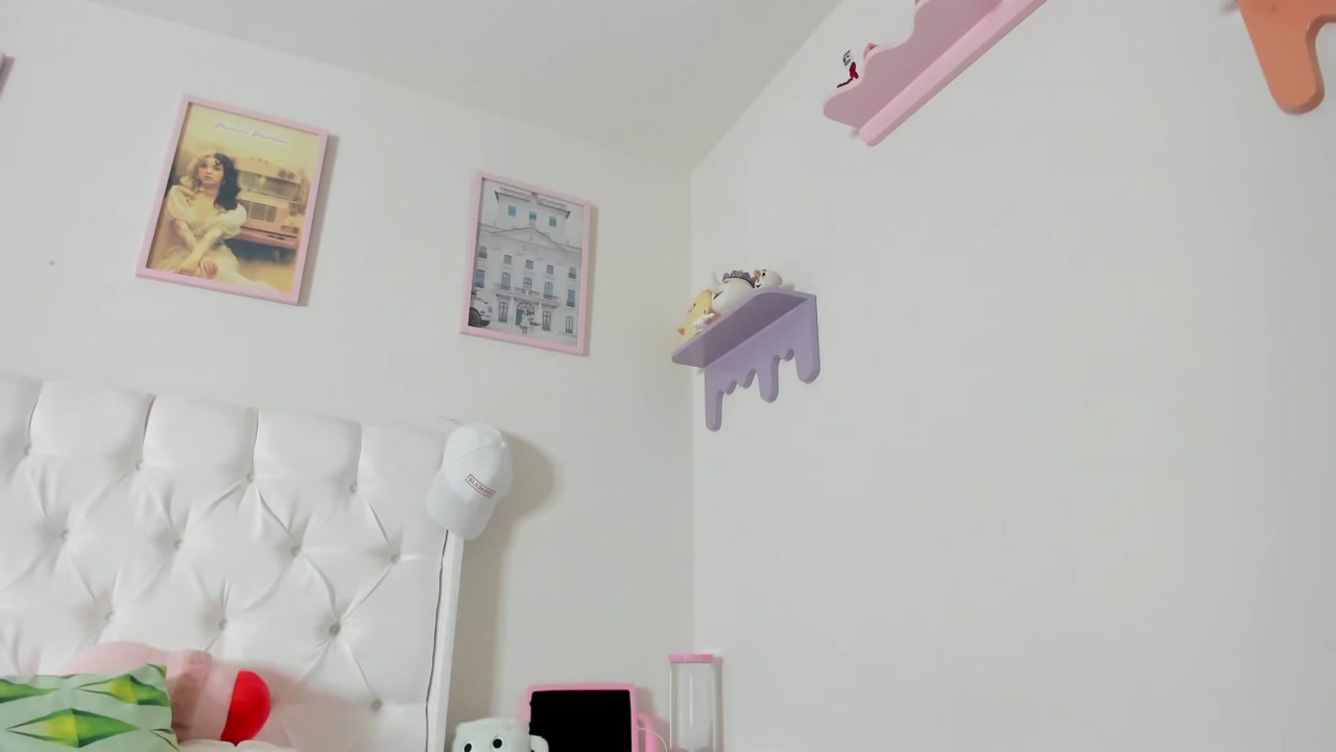 Gallery image thumbnail from Cherrycute666's myfreecams stream on, 10/03/2023, 08:26 image 12 of 20