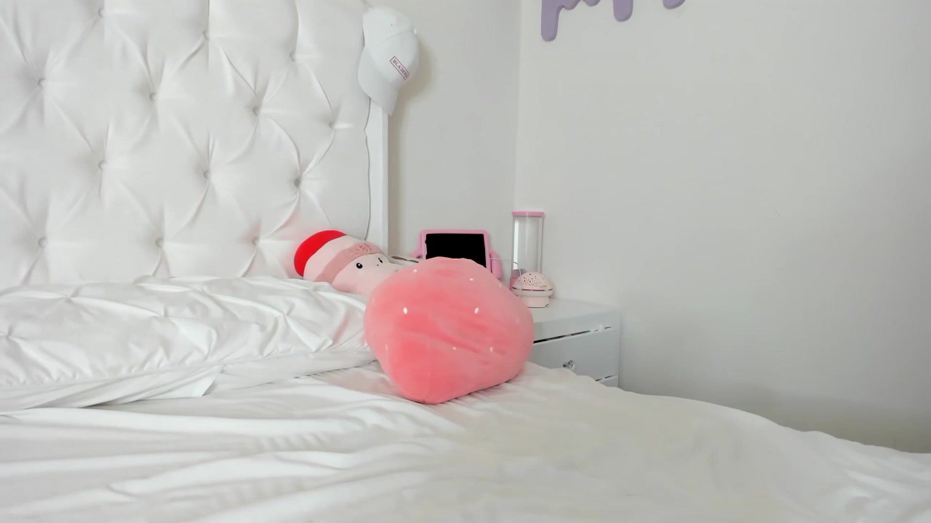 Gallery image thumbnail from Cherrycute666's myfreecams stream on, 10/03/2023, 20:02 image 12 of 20