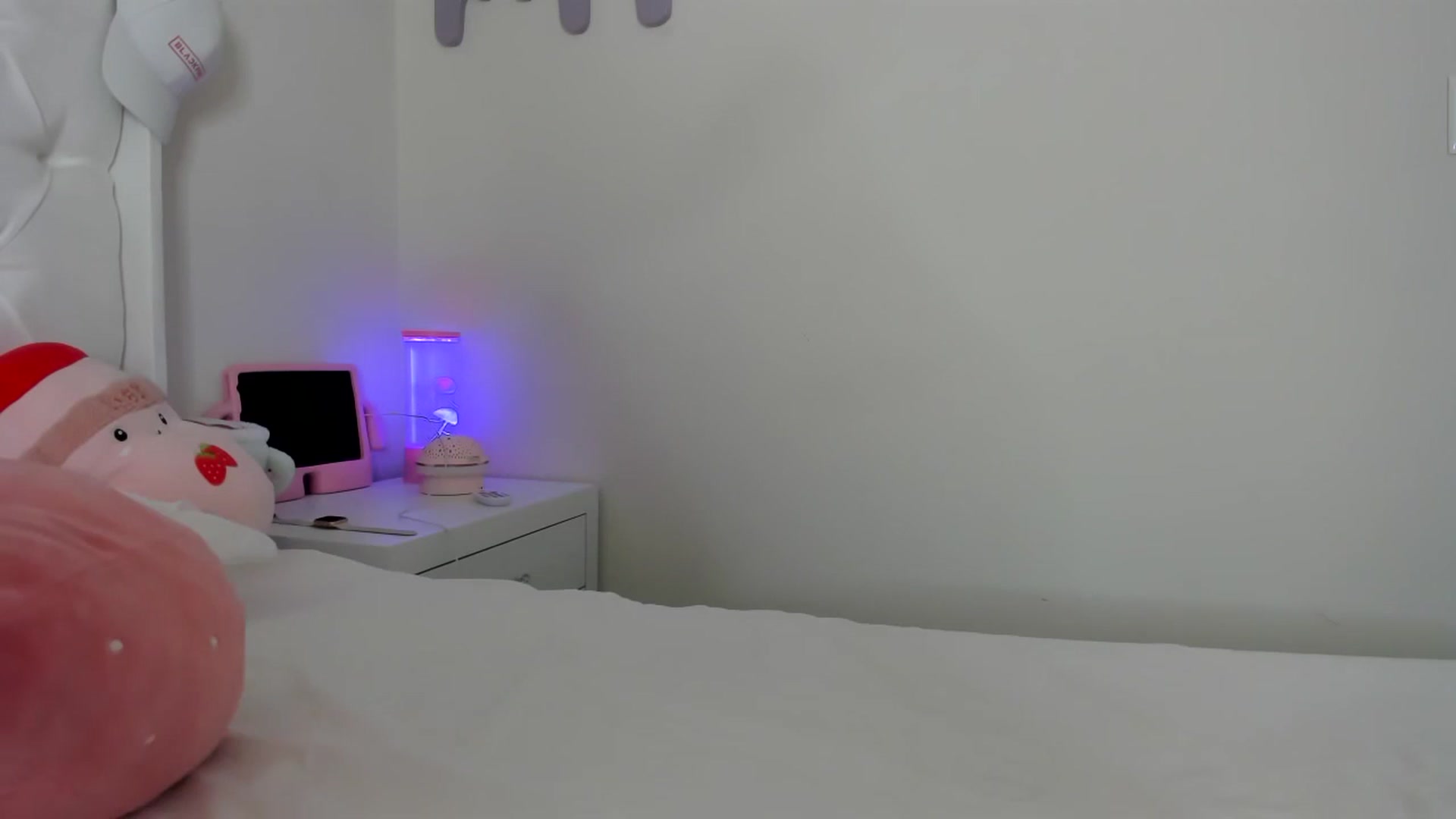 Gallery image thumbnail from Cherrycute666's myfreecams stream on, 10/03/2023, 20:02 image 3 of 20