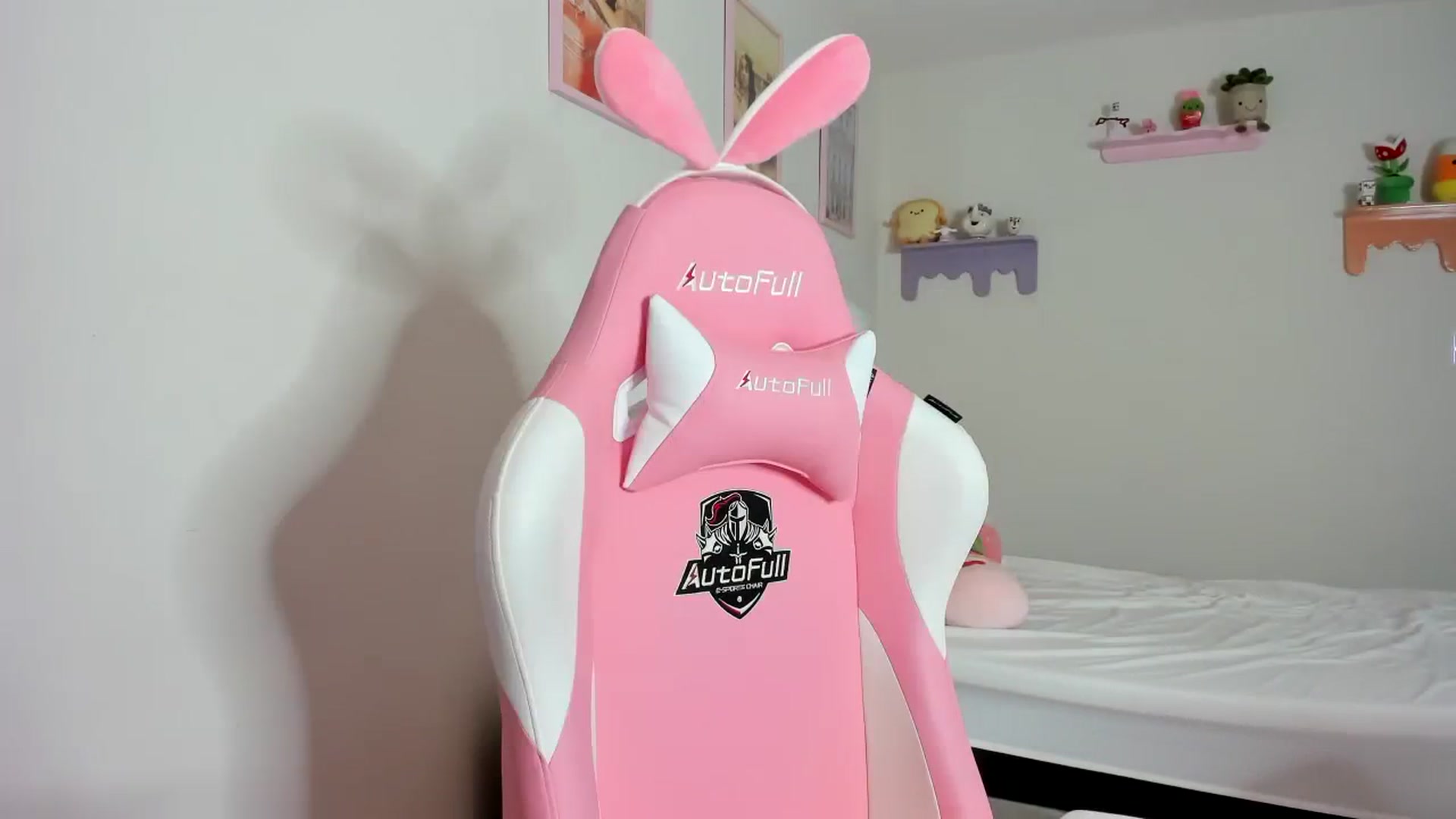 Gallery image thumbnail from Cherrycute666's myfreecams stream on, 10/04/2023, 05:06 image 4 of 20