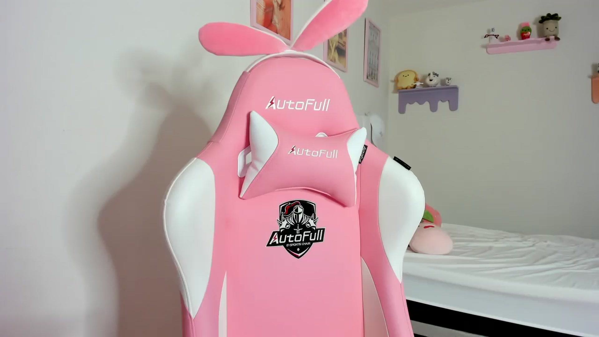 Gallery image thumbnail from Cherrycute666's myfreecams stream on, 10/04/2023, 05:06 image 16 of 20
