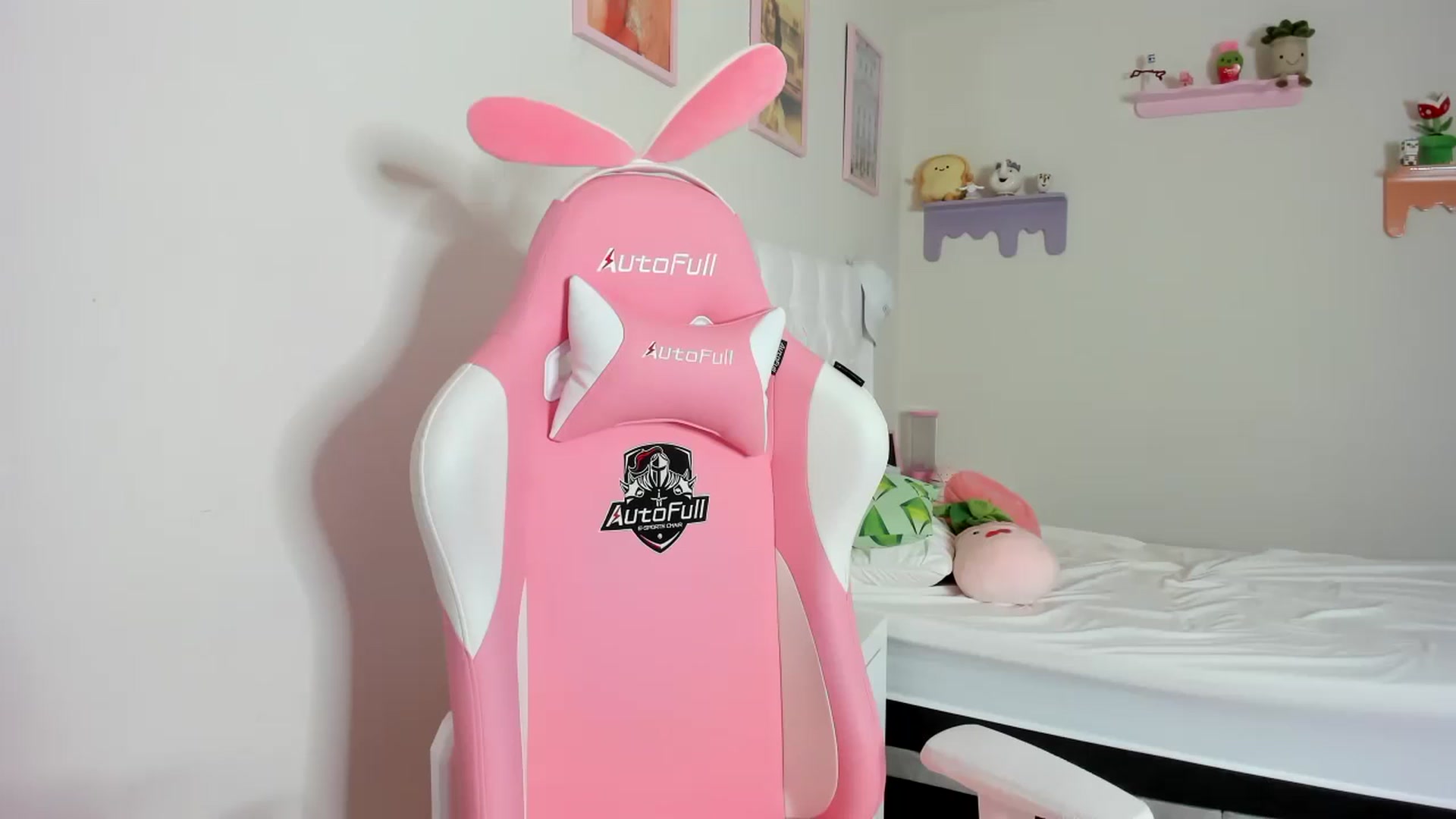 Gallery image thumbnail from Cherrycute666's myfreecams stream on, 10/04/2023, 06:09 image 20 of 20