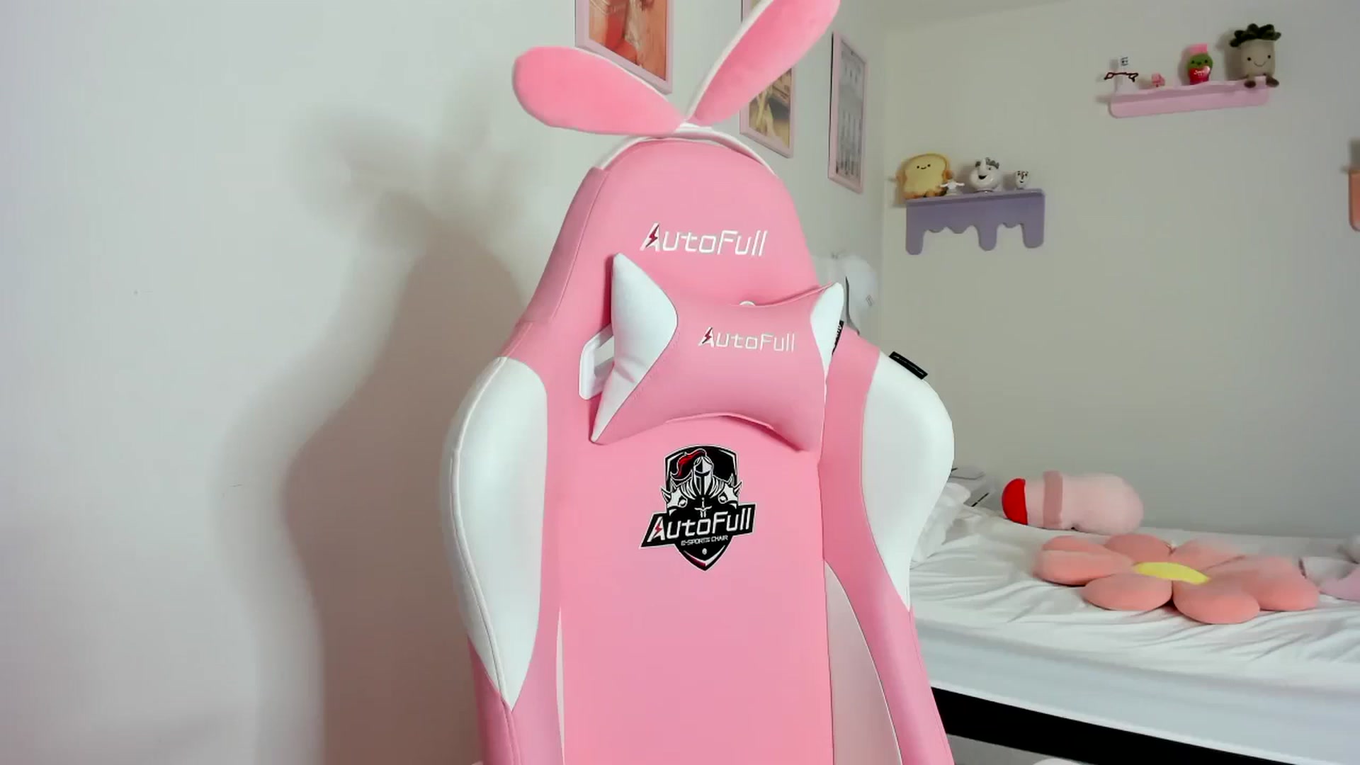 Gallery image thumbnail from Cherrycute666's myfreecams stream on, 10/04/2023, 15:42 image 6 of 20