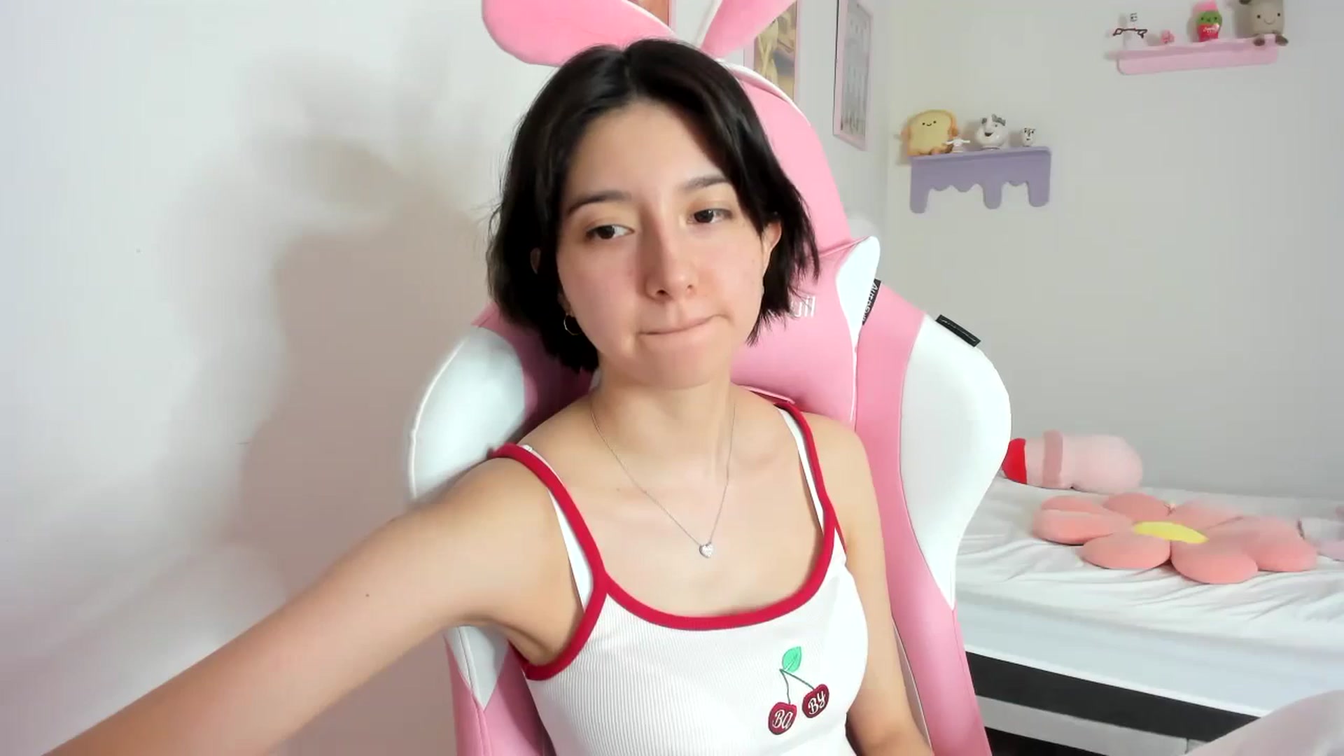 Gallery image thumbnail from Cherrycute666's myfreecams stream on, 10/04/2023, 15:42 image 12 of 20