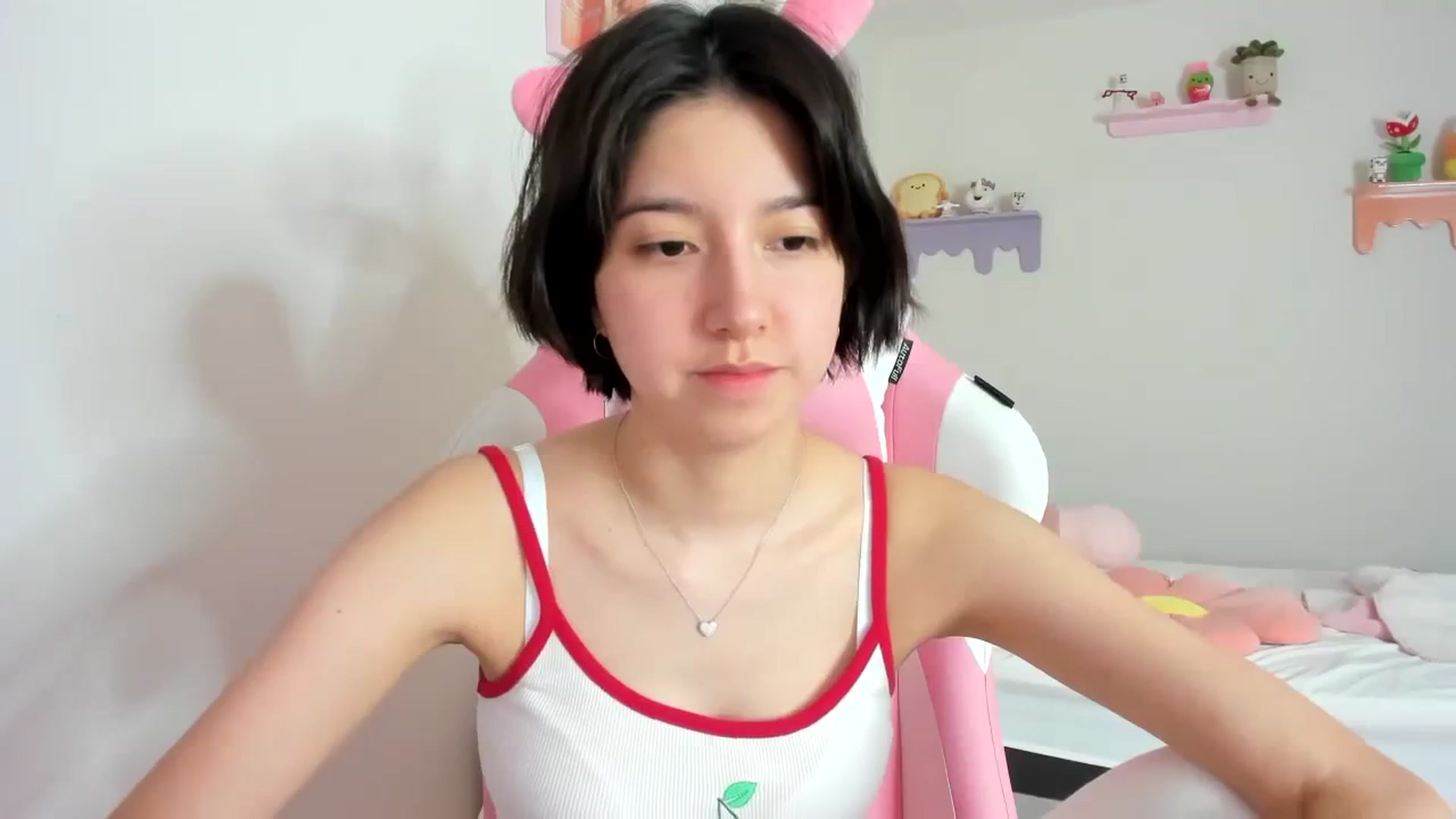 Gallery image thumbnail from Cherrycute666's myfreecams stream on, 10/04/2023, 15:42 image 2 of 20