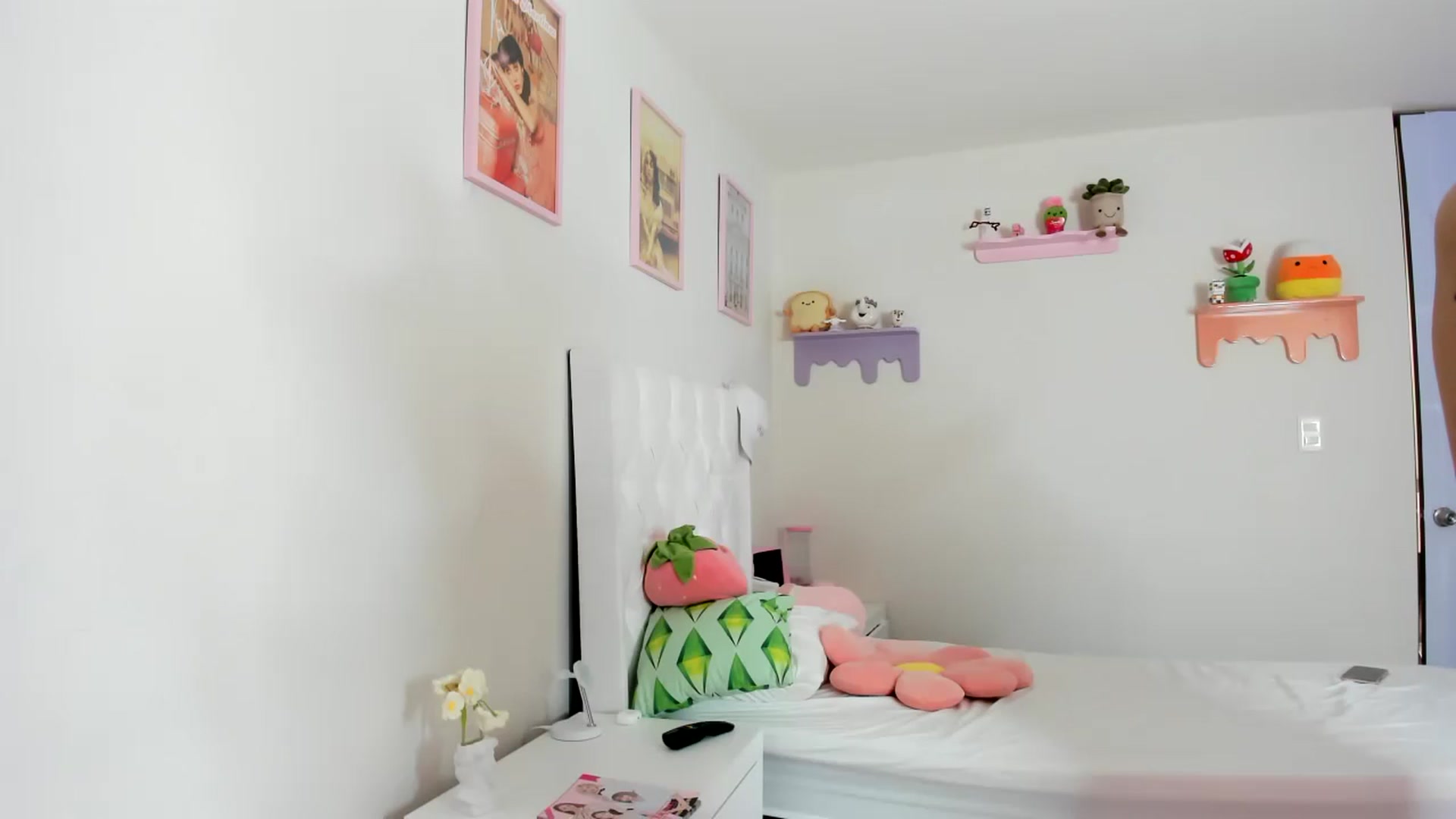 Gallery image thumbnail from Cherrycute666's myfreecams stream on, 10/04/2023, 22:46 image 17 of 20