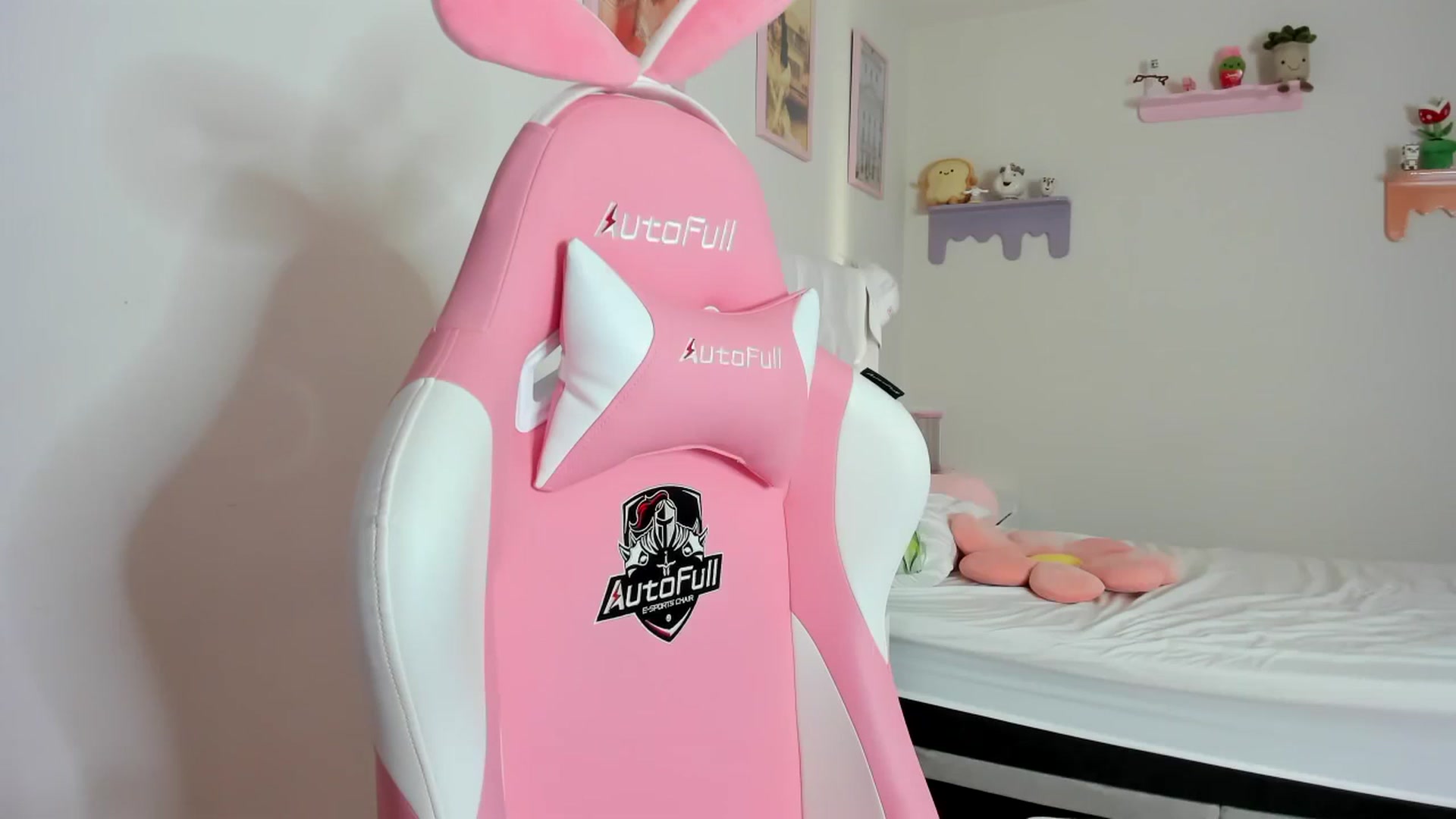 Gallery image thumbnail from Cherrycute666's myfreecams stream on, 10/04/2023, 23:30 image 15 of 20