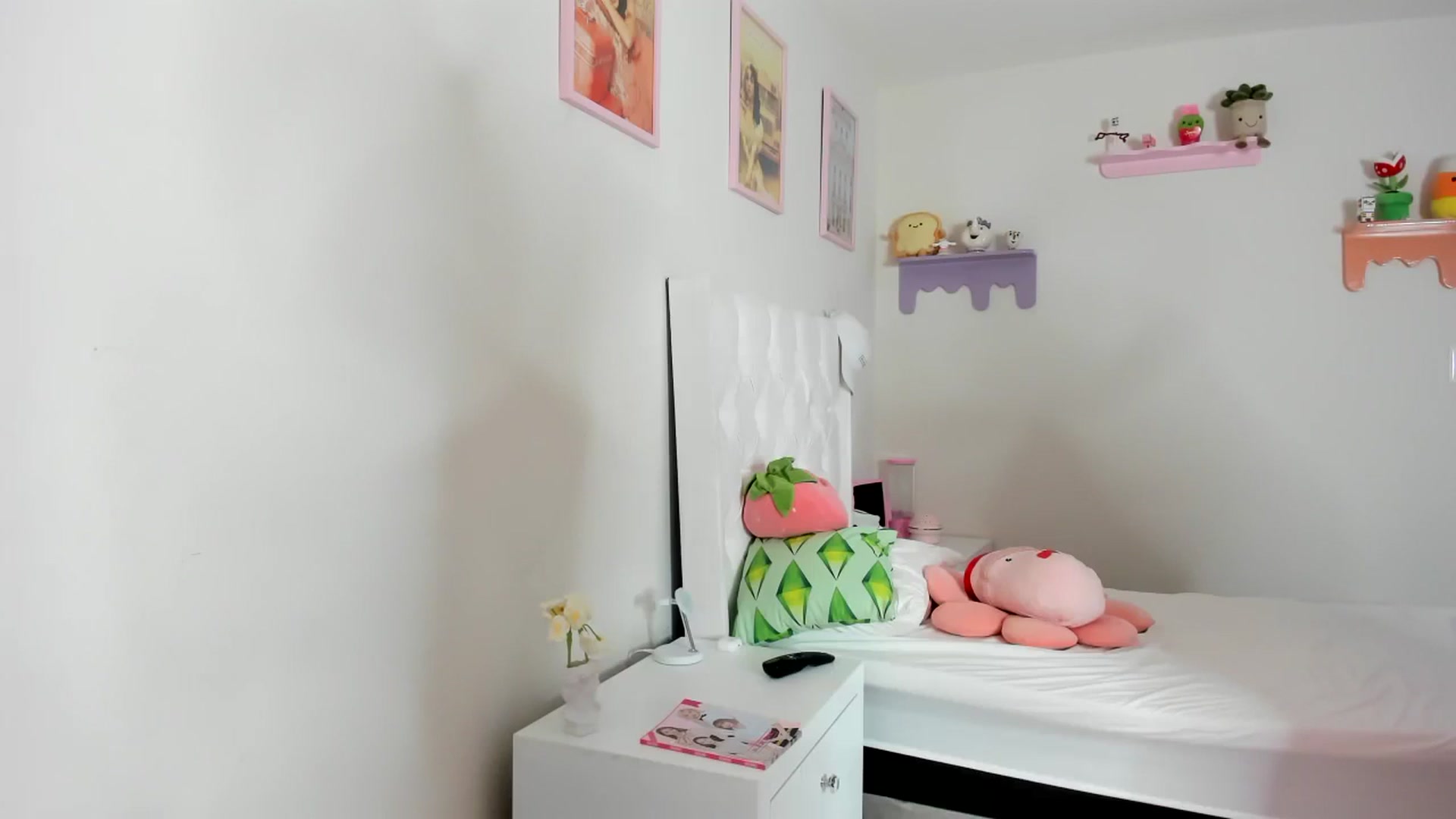 Gallery image thumbnail from Cherrycute666's myfreecams stream on, 10/05/2023, 24:58 image 10 of 20