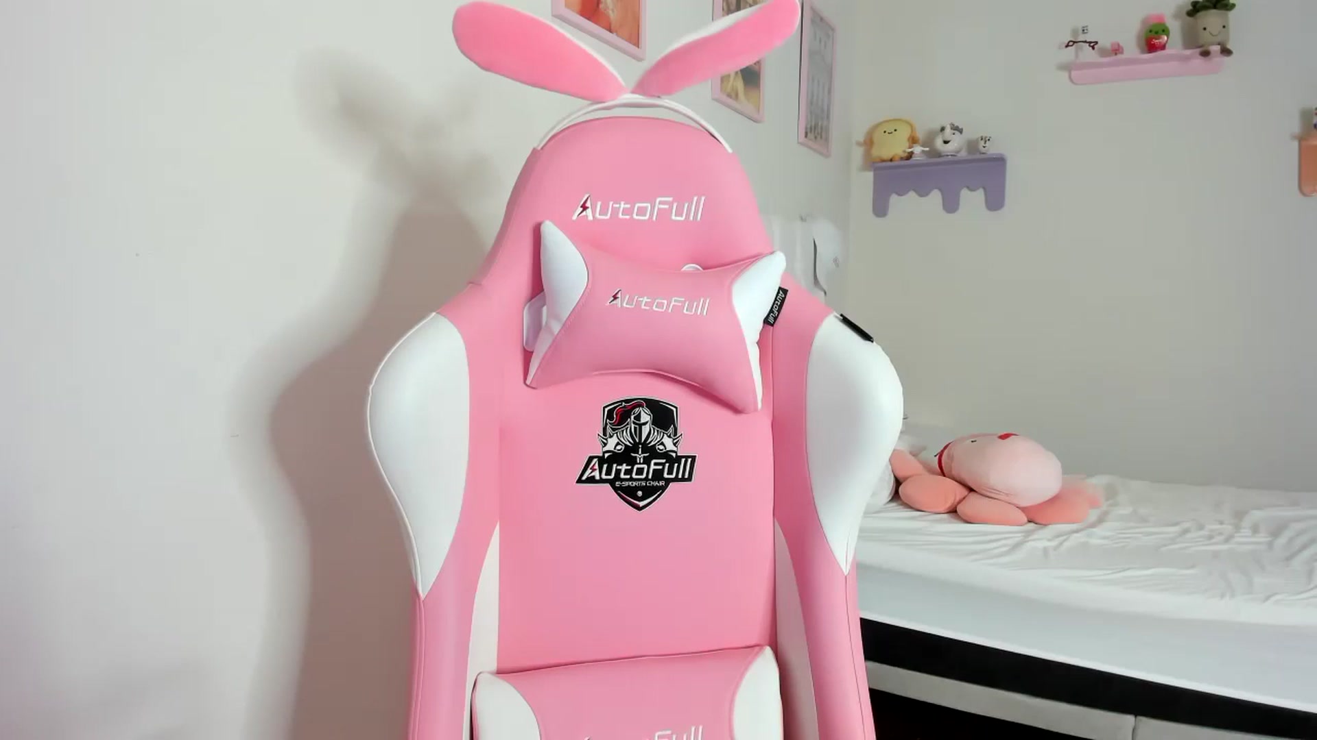 Gallery image thumbnail from Cherrycute666's myfreecams stream on, 10/05/2023, 05:09 image 14 of 20