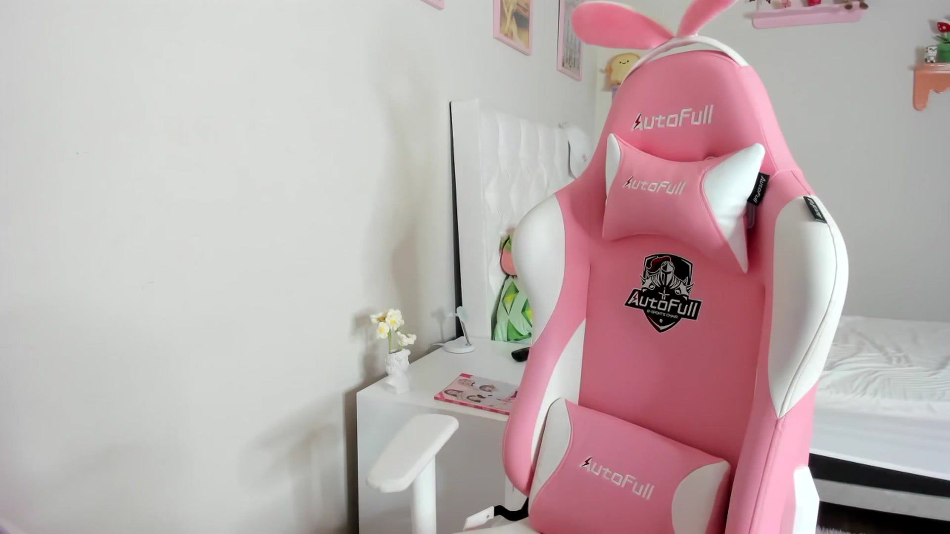 Gallery image thumbnail from Cherrycute666's myfreecams stream on, 10/05/2023, 07:26 image 6 of 20