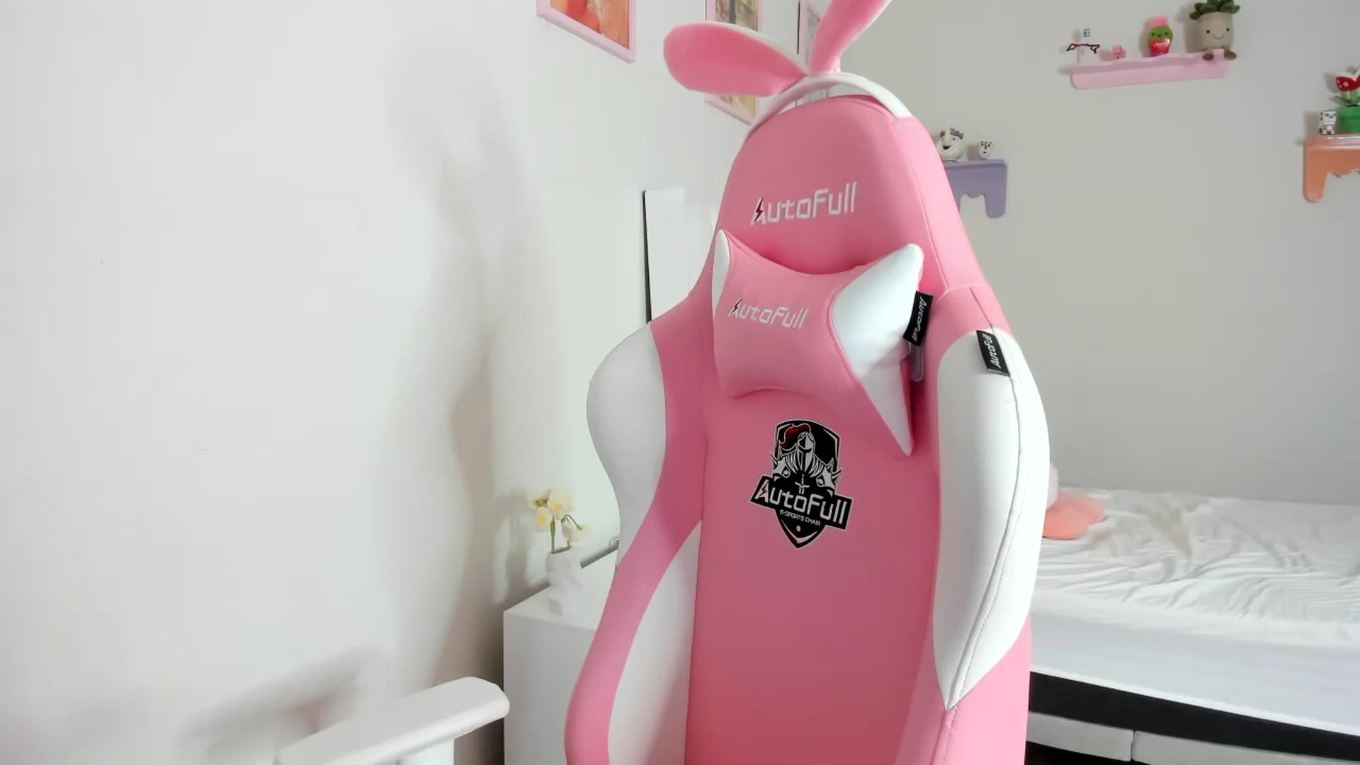 Gallery image thumbnail from Cherrycute666's myfreecams stream on, 10/05/2023, 07:26 image 14 of 20