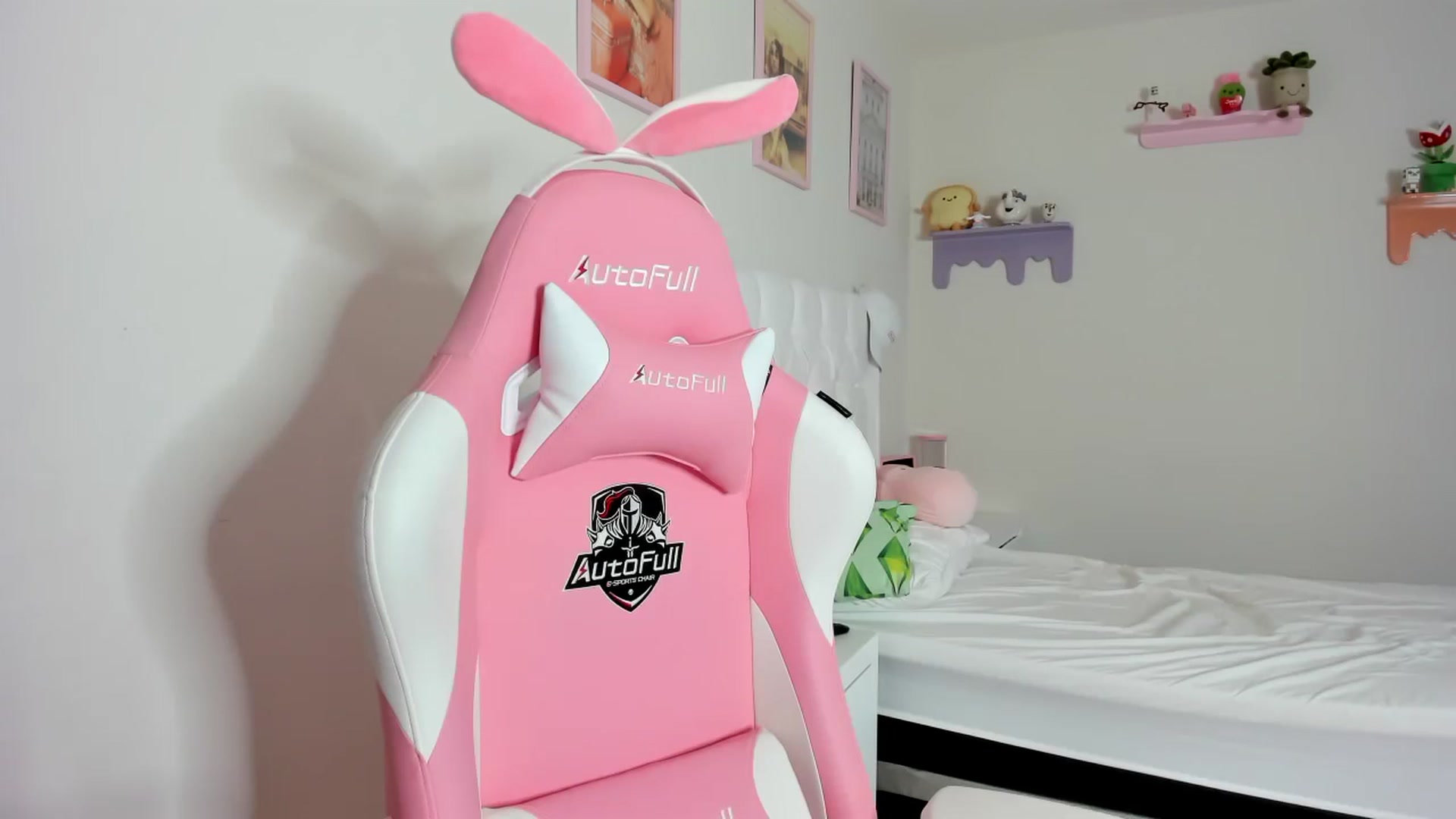 Gallery image thumbnail from Cherrycute666's myfreecams stream on, 10/05/2023, 08:25 image 13 of 20