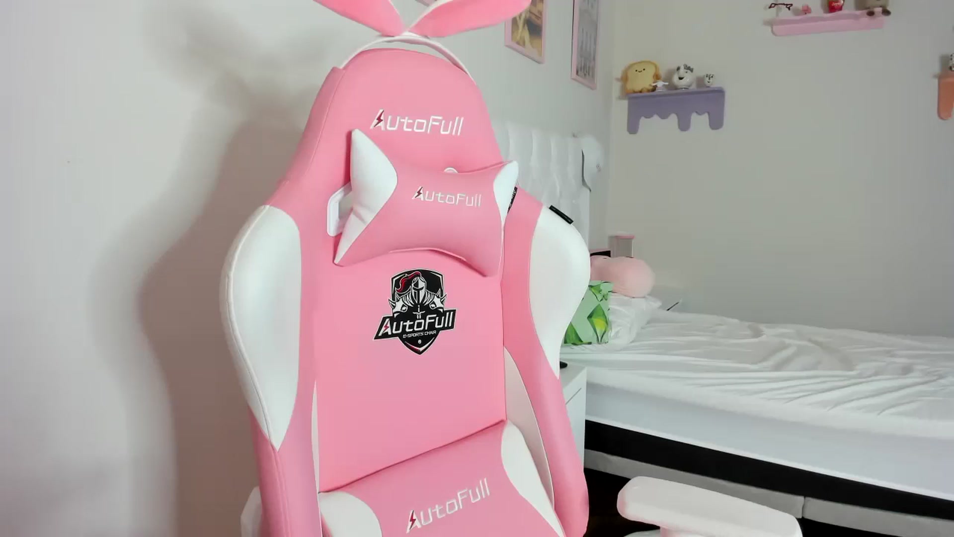 Gallery image thumbnail from Cherrycute666's myfreecams stream on, 10/05/2023, 08:25 image 19 of 20