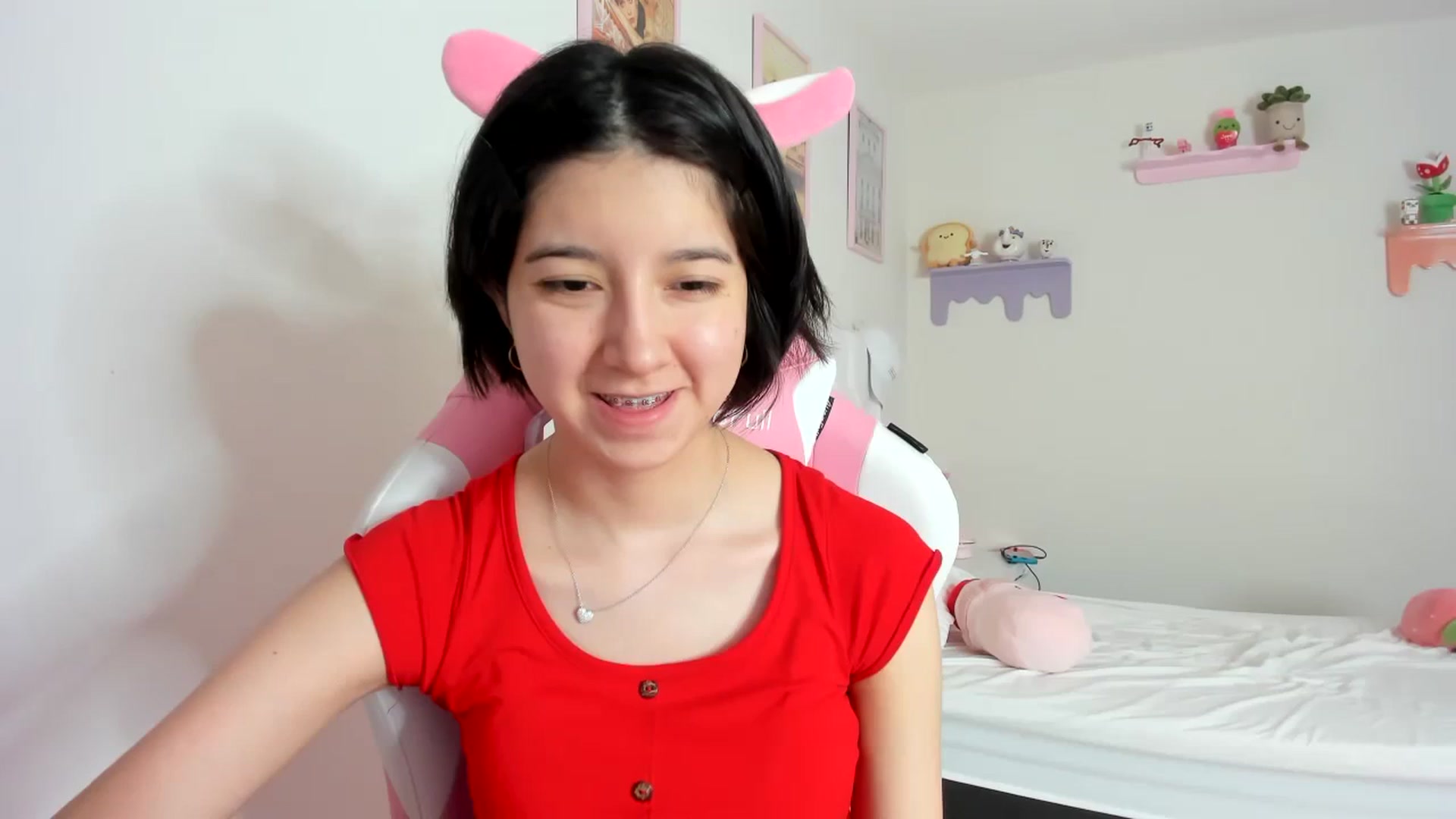 Gallery image thumbnail from Cherrycute666's myfreecams stream on, 10/05/2023, 20:09 image 11 of 20