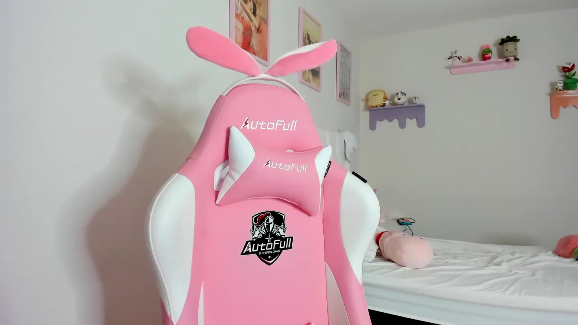 Gallery image thumbnail from Cherrycute666's myfreecams stream on, 10/05/2023, 20:09 image 14 of 20