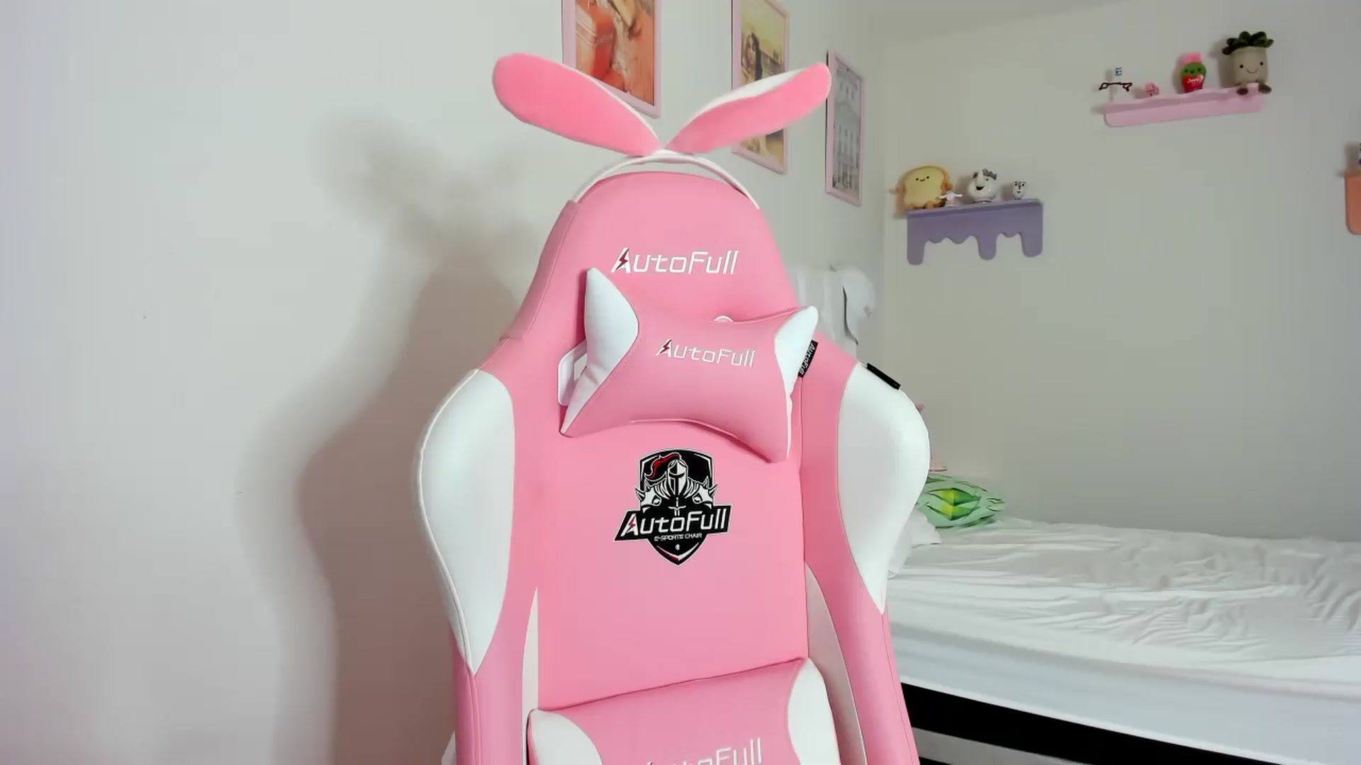 Gallery image thumbnail from Cherrycute666's myfreecams stream on, 10/06/2023, 19:41 image 1 of 20