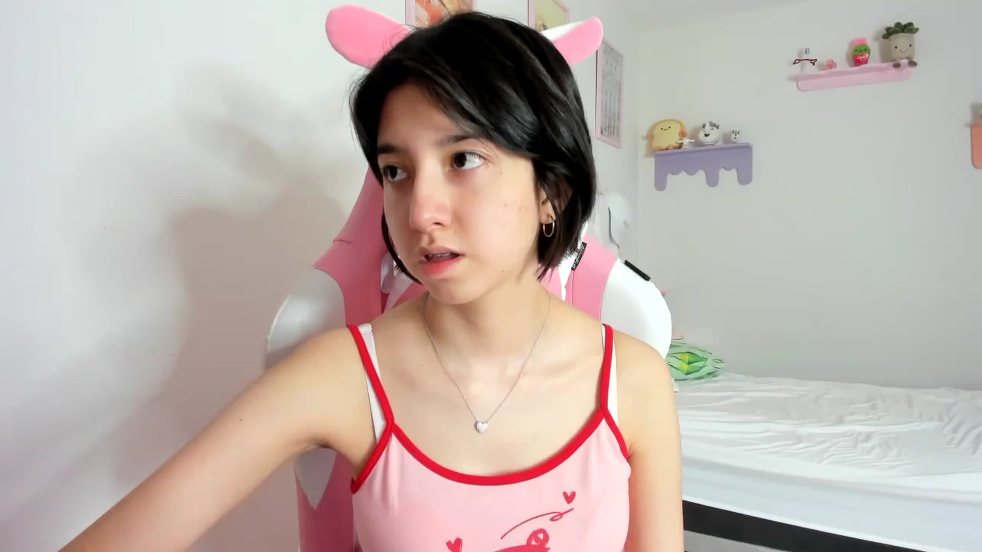 Gallery image thumbnail from Cherrycute666's myfreecams stream on, 10/06/2023, 19:41 image 10 of 20