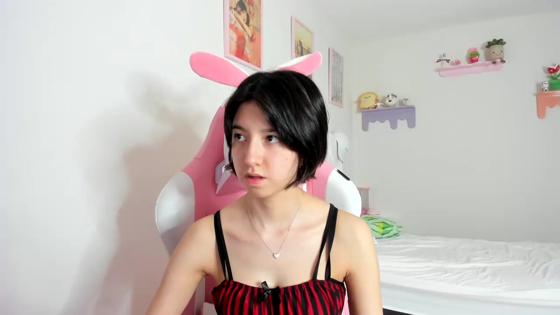 Gallery image thumbnail from Cherrycute666's myfreecams stream on, 10/06/2023, 19:41 image 15 of 20