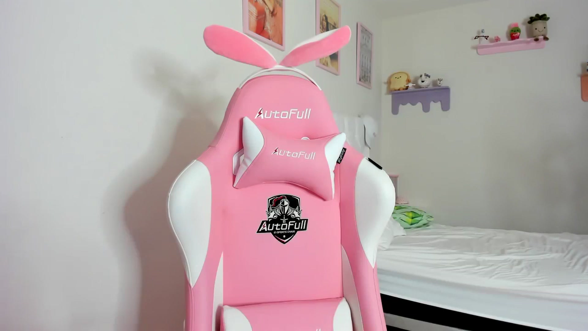 Gallery image thumbnail from Cherrycute666's myfreecams stream on, 10/06/2023, 19:41 image 13 of 20