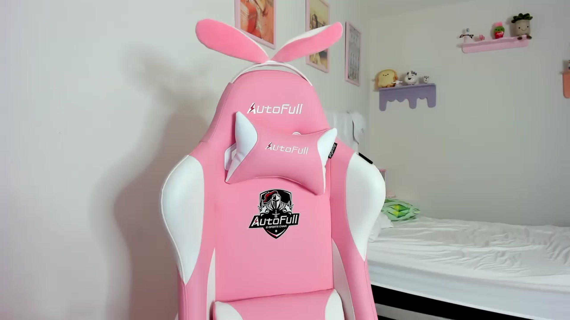 Gallery image thumbnail from Cherrycute666's myfreecams stream on, 10/06/2023, 19:41 image 11 of 20