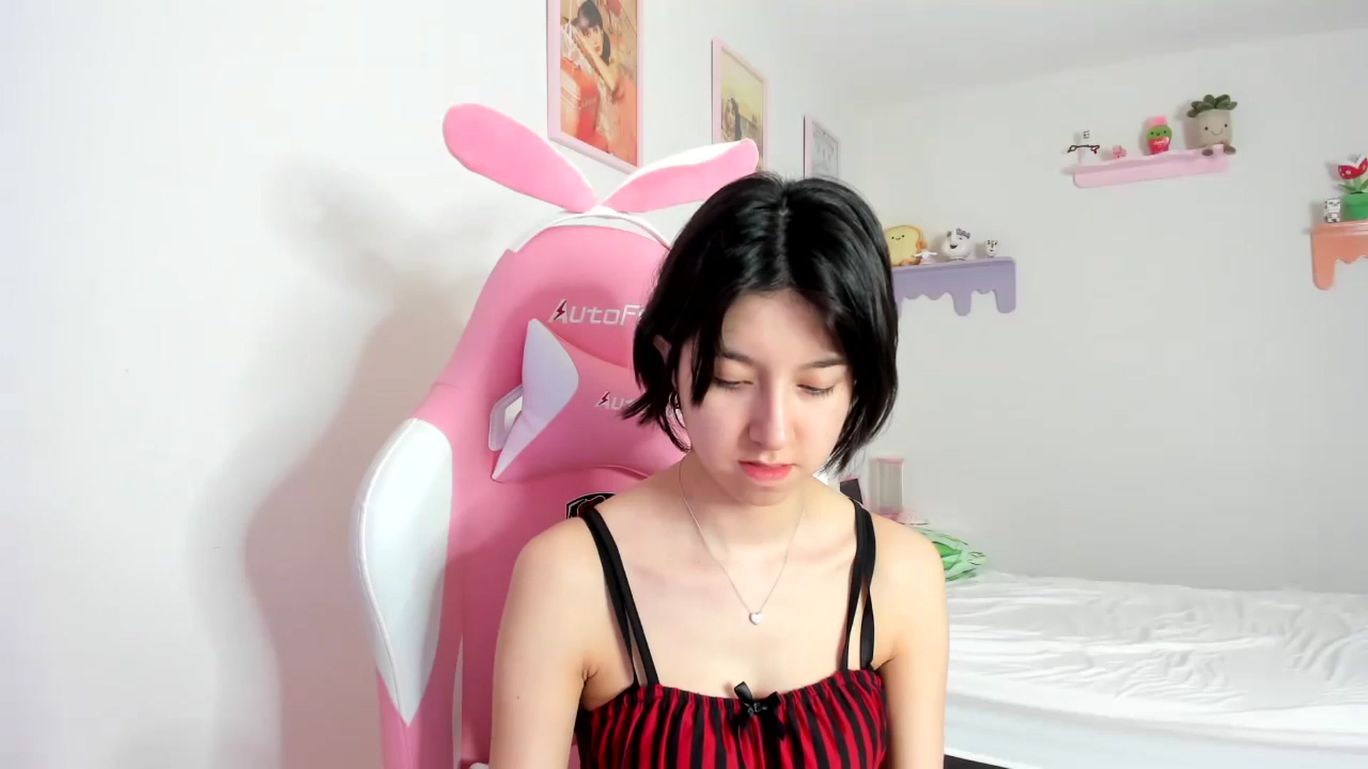 Gallery image thumbnail from Cherrycute666's myfreecams stream on, 10/06/2023, 19:41 image 14 of 20