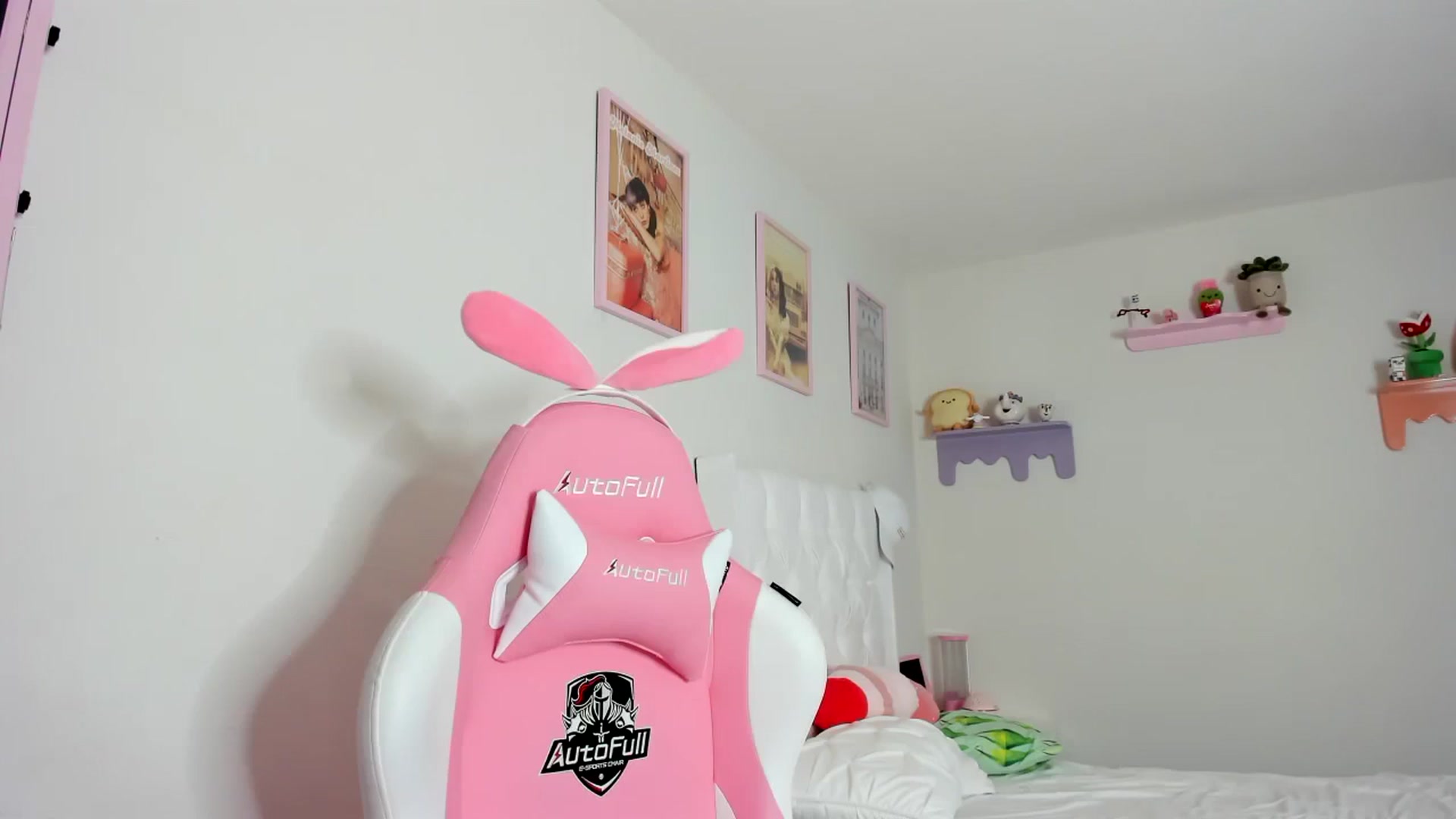 Gallery image thumbnail from Cherrycute666's myfreecams stream on, 10/06/2023, 19:41 image 17 of 20