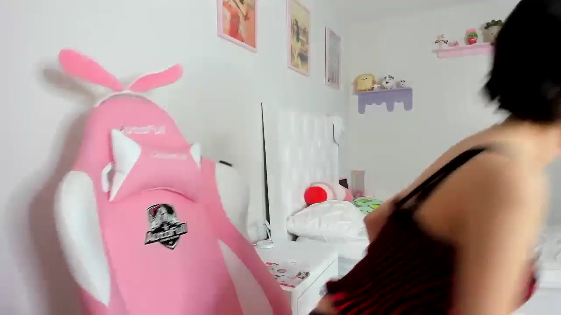 Gallery image thumbnail from Cherrycute666's myfreecams stream on, 10/06/2023, 21:17 image 10 of 20