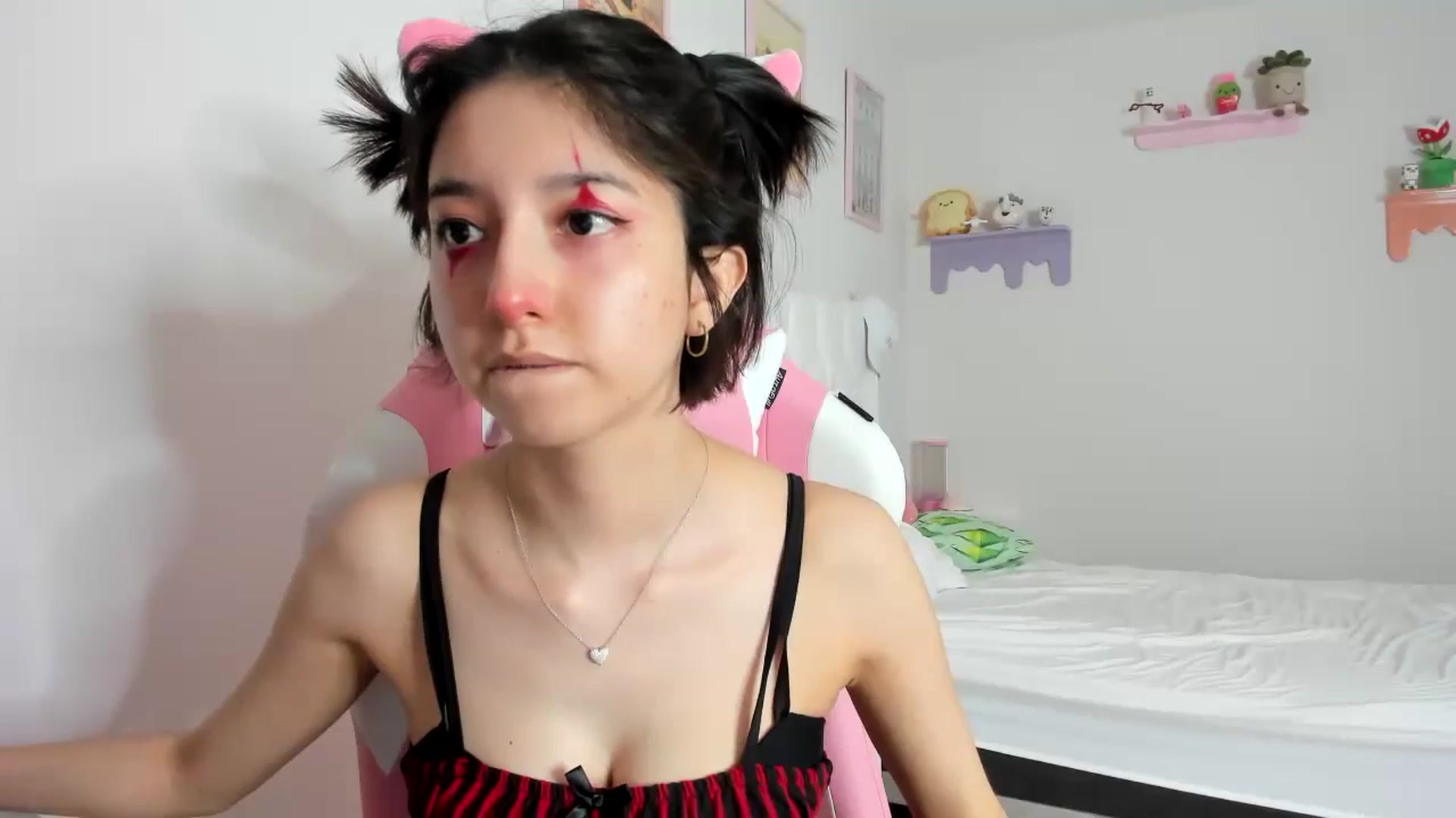 Gallery image thumbnail from Cherrycute666's myfreecams stream on, 10/06/2023, 21:17 image 15 of 20