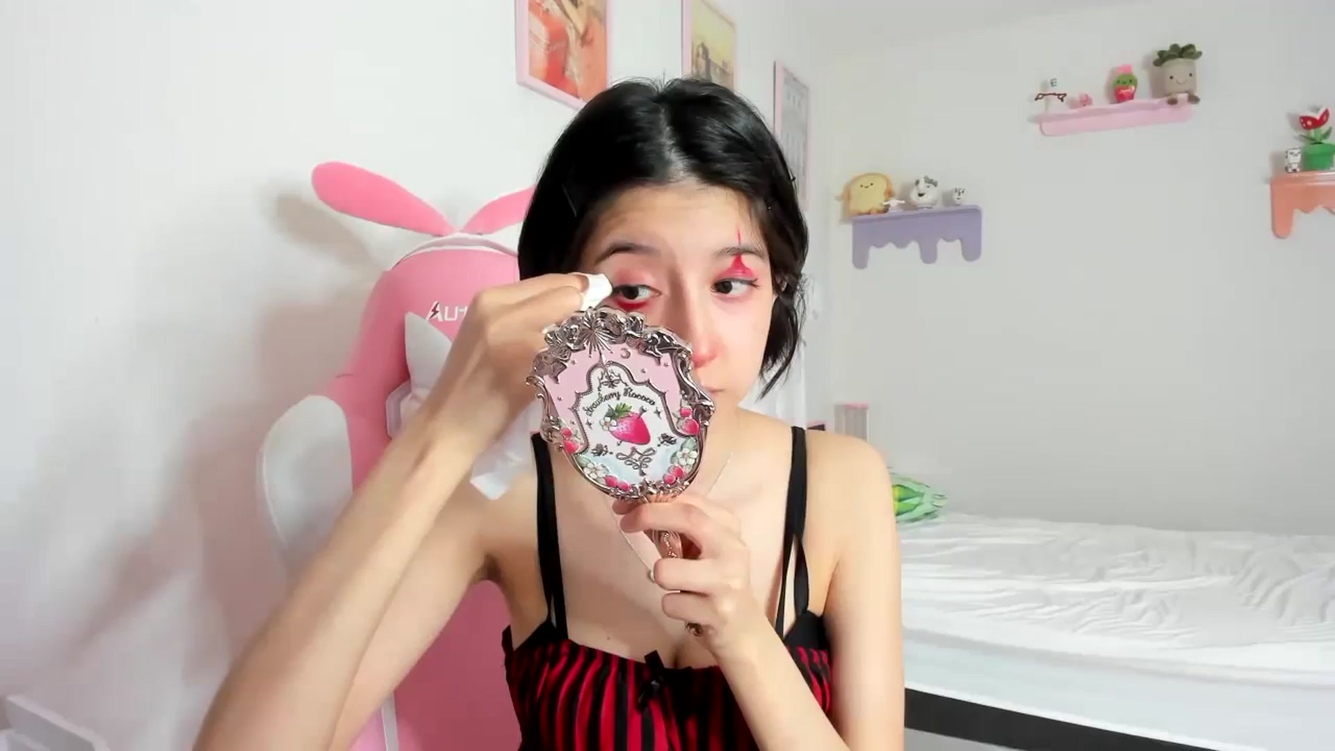 Gallery image thumbnail from Cherrycute666's myfreecams stream on, 10/06/2023, 21:17 image 11 of 20