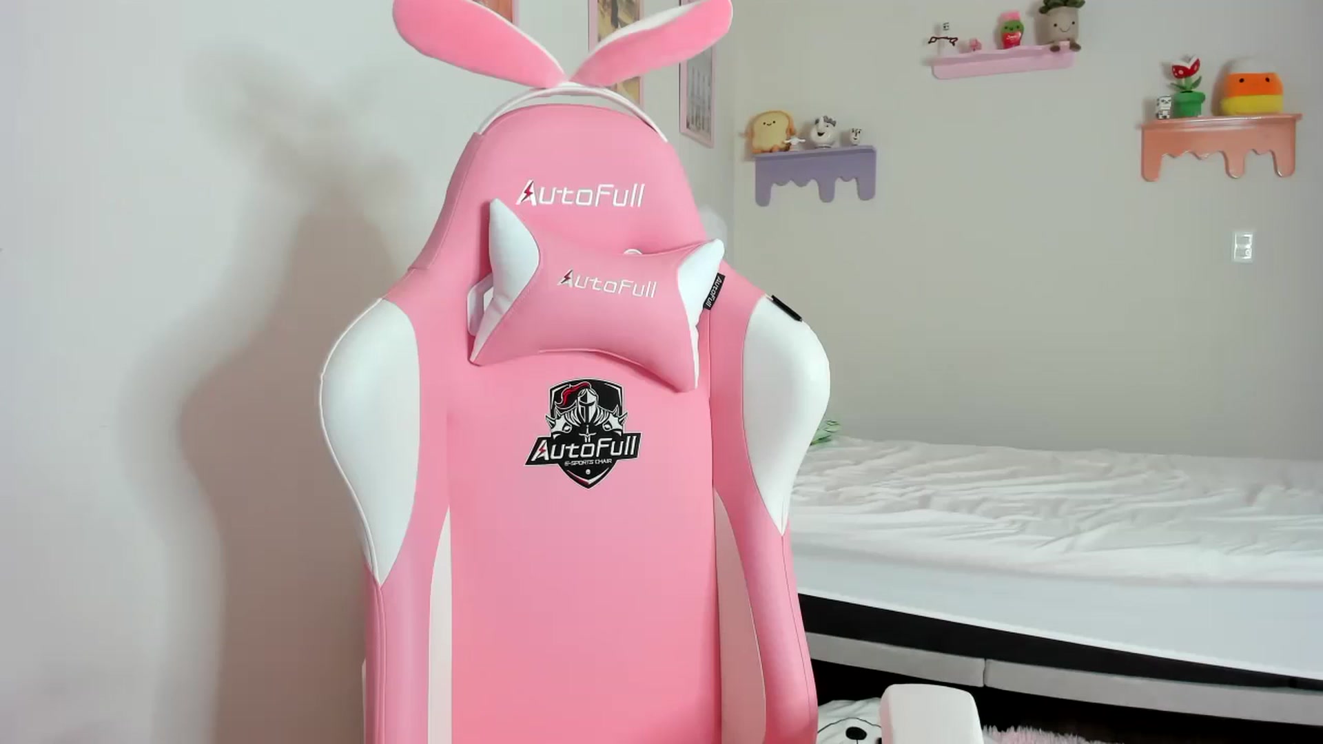 Gallery image thumbnail from Cherrycute666's myfreecams stream on, 10/06/2023, 22:26 image 7 of 20
