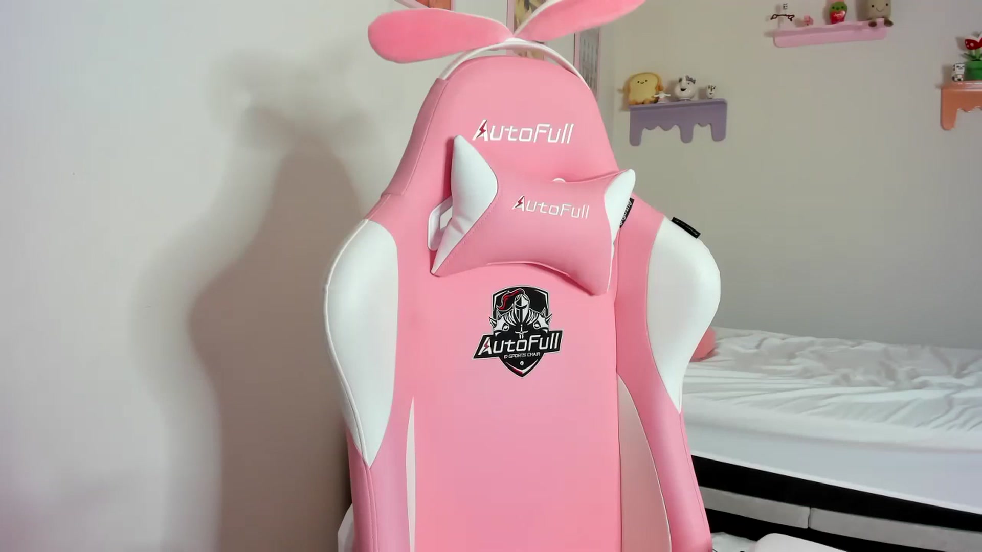Gallery image thumbnail from Cherrycute666's myfreecams stream on, 10/07/2023, 24:31 image 15 of 20