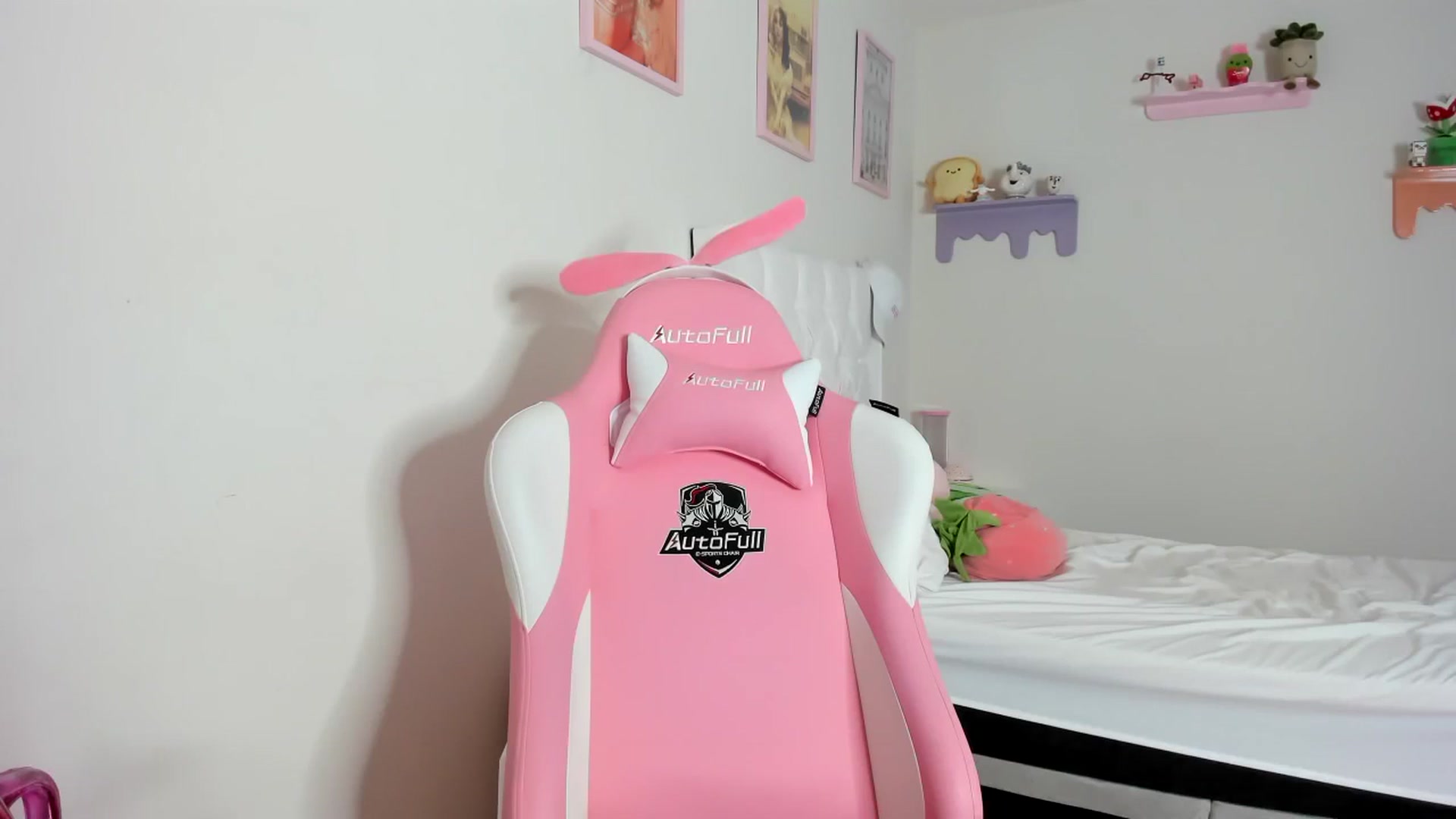 Gallery image thumbnail from Cherrycute666's myfreecams stream on, 10/07/2023, 24:59 image 6 of 20