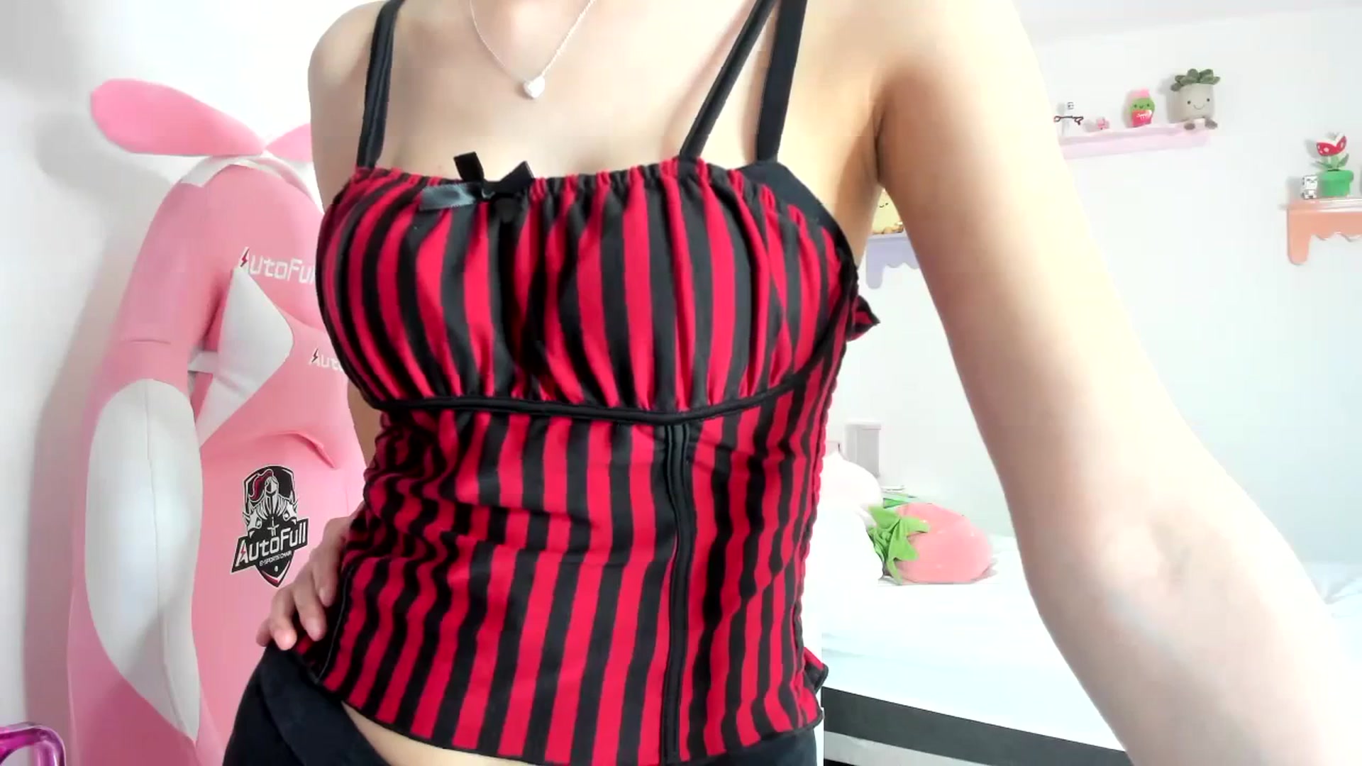 Gallery image thumbnail from Cherrycute666's myfreecams stream on, 10/07/2023, 24:59 image 14 of 20