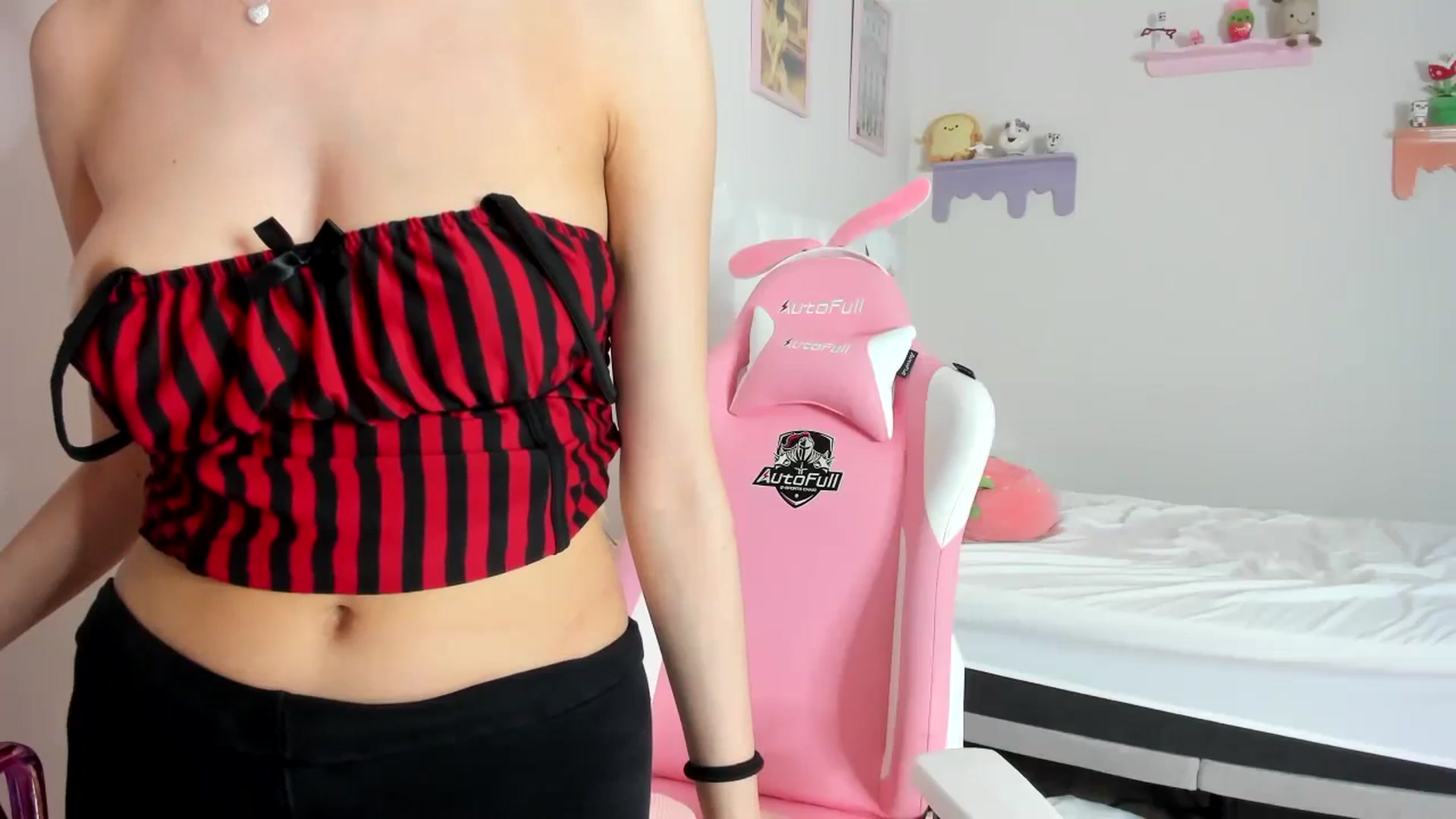 Gallery image thumbnail from Cherrycute666's myfreecams stream on, 10/07/2023, 24:59 image 2 of 20