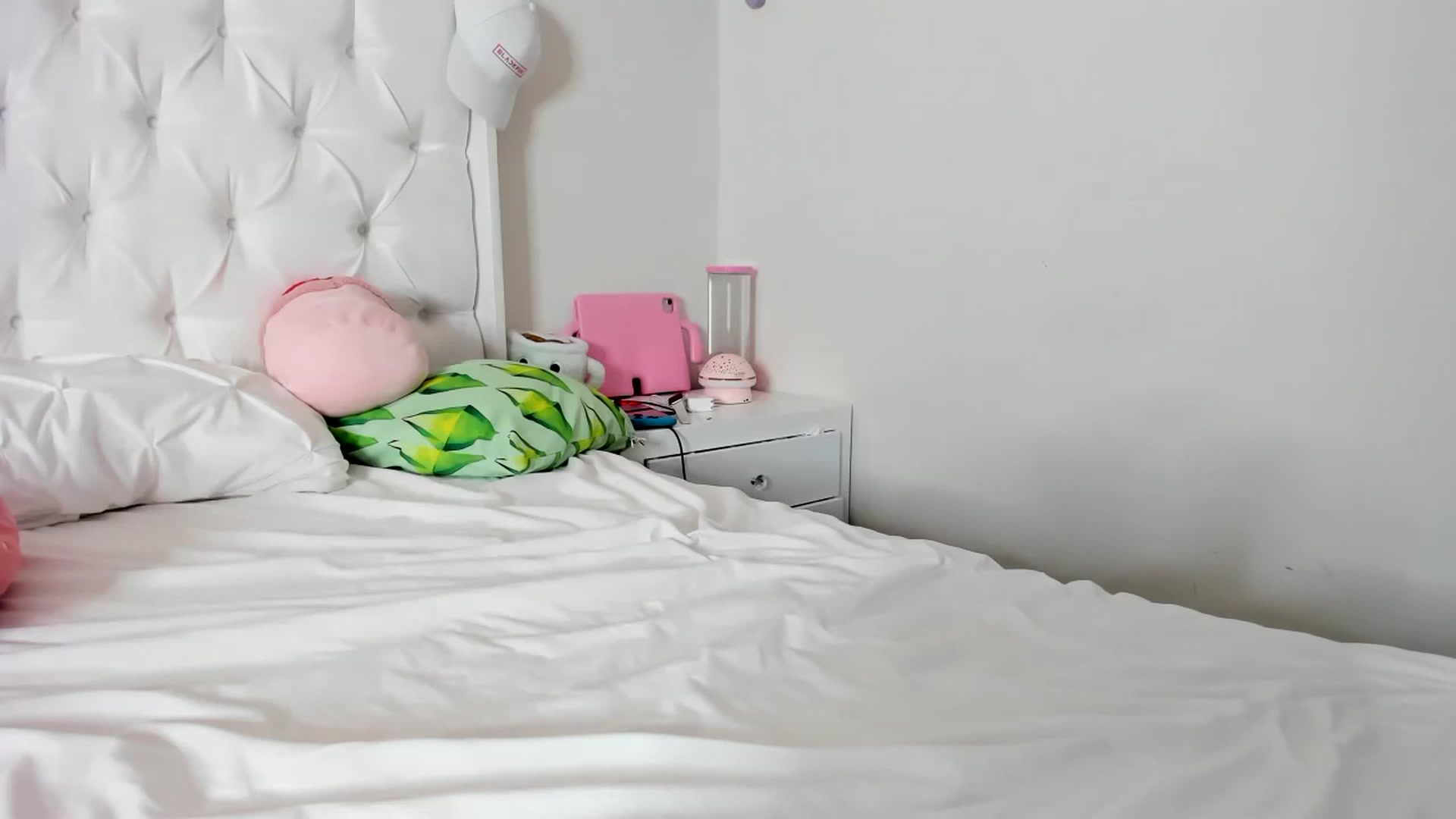 Gallery image thumbnail from Cherrycute666's myfreecams stream on, 10/07/2023, 02:13 image 14 of 20