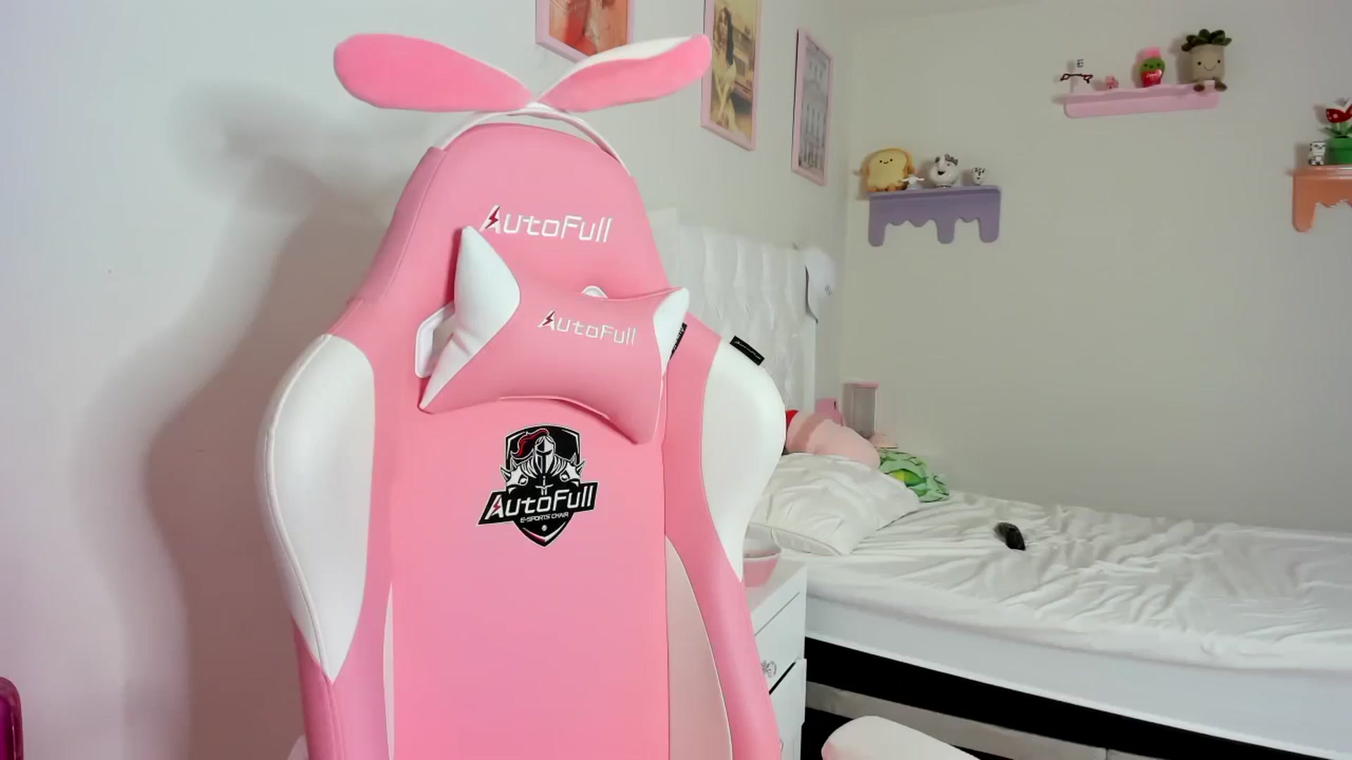 Gallery image thumbnail from Cherrycute666's myfreecams stream on, 10/07/2023, 06:26 image 13 of 20