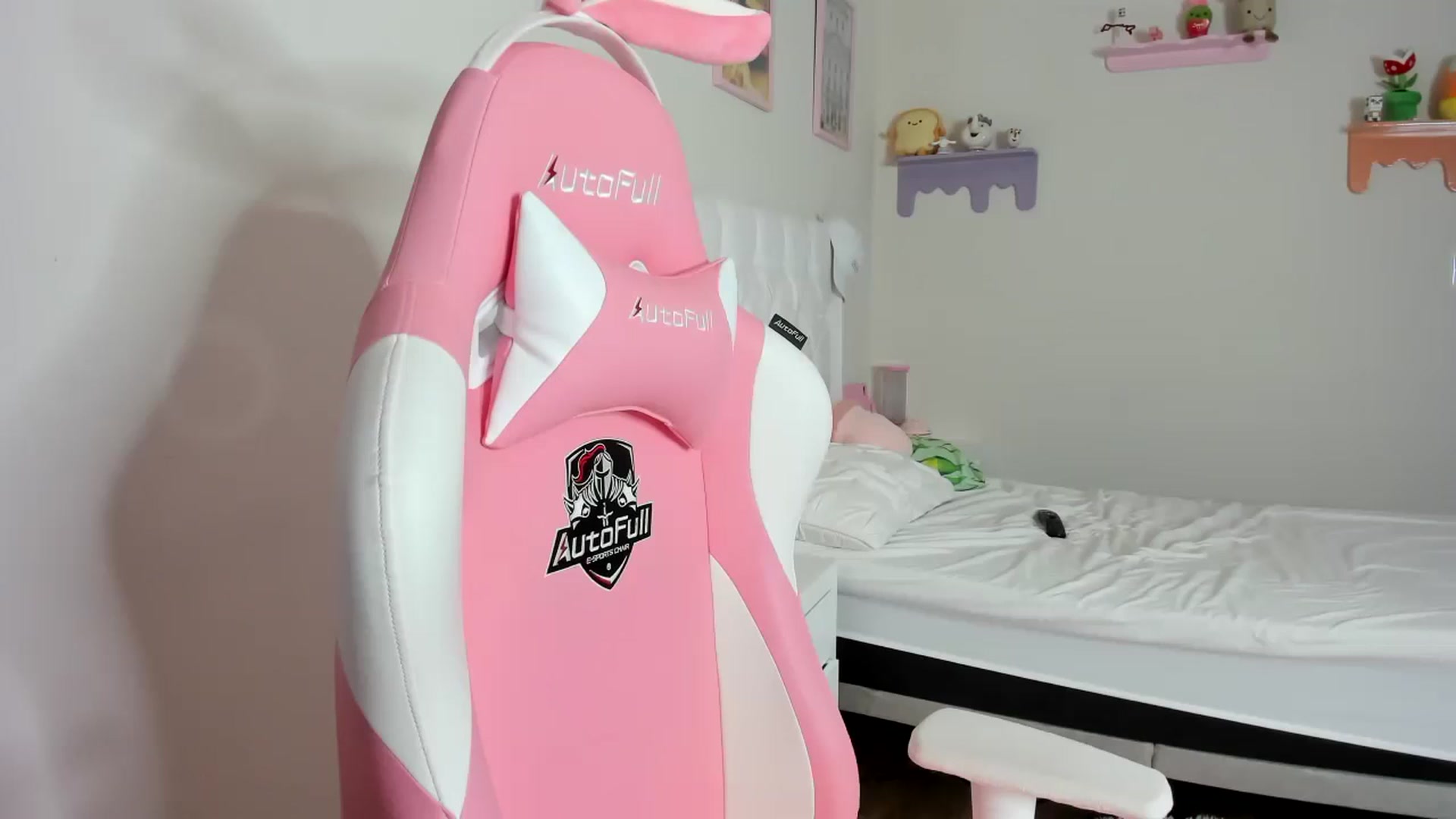 Gallery image thumbnail from Cherrycute666's myfreecams stream on, 10/07/2023, 08:09 image 19 of 20
