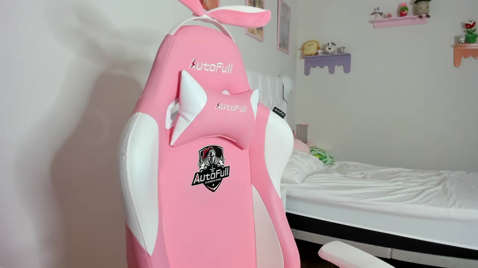 Gallery image thumbnail from Cherrycute666's myfreecams stream on, 10/07/2023, 09:27 image 13 of 20