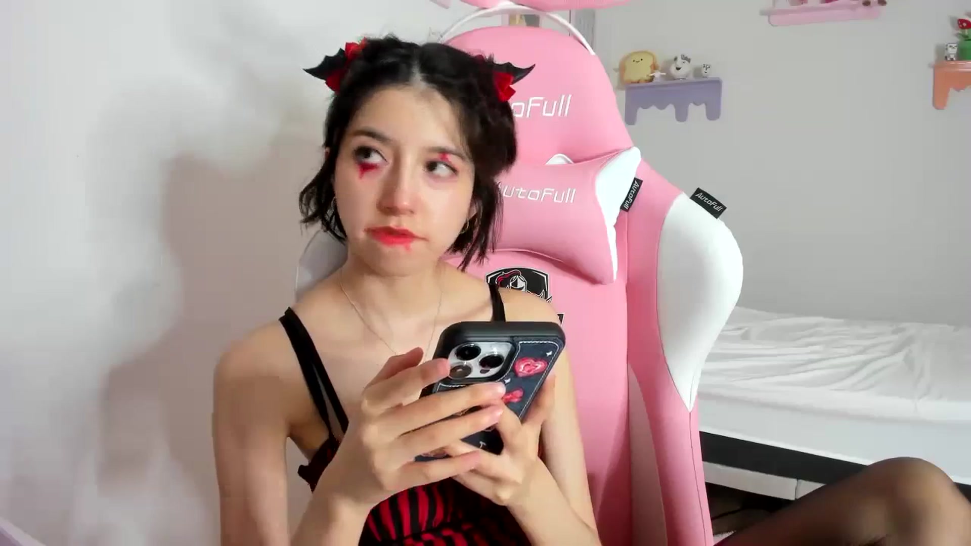 Gallery image thumbnail from Cherrycute666's myfreecams stream on, 10/07/2023, 09:27 image 2 of 20