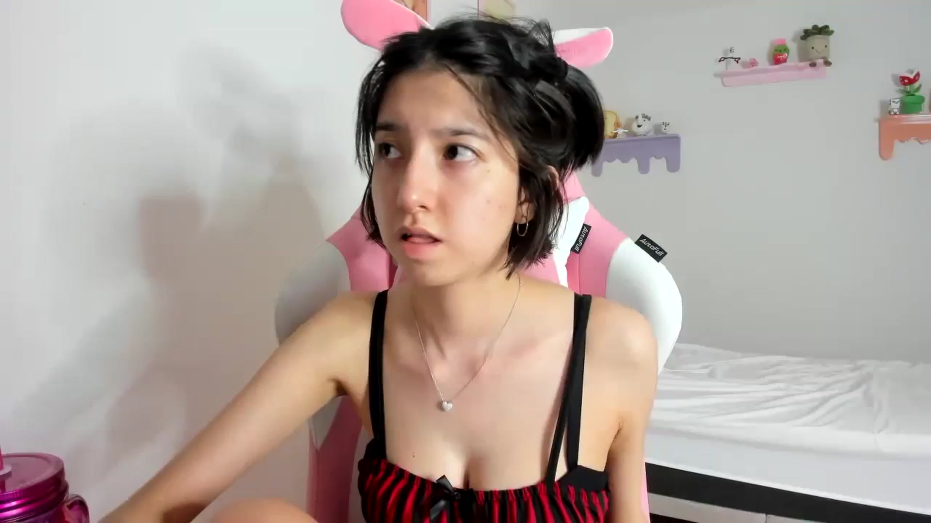 Gallery image thumbnail from Cherrycute666's myfreecams stream on, 10/07/2023, 11:41 image 10 of 20