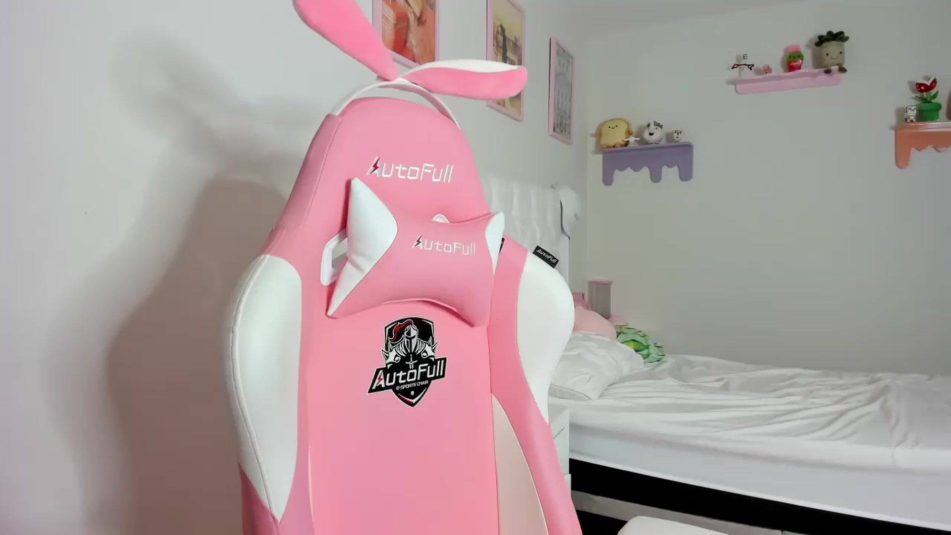 Gallery image thumbnail from Cherrycute666's myfreecams stream on, 10/07/2023, 11:41 image 9 of 20