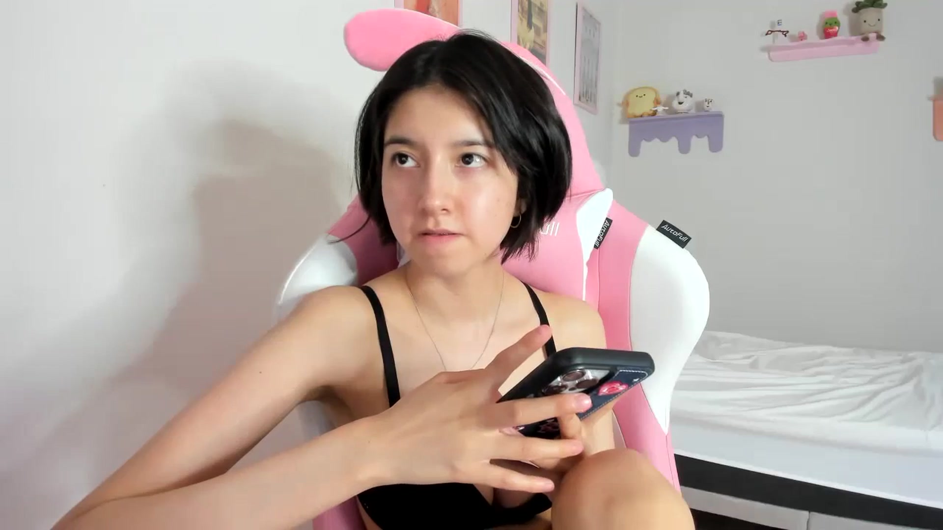 Gallery image thumbnail from Cherrycute666's myfreecams stream on, 10/07/2023, 12:34 image 9 of 20