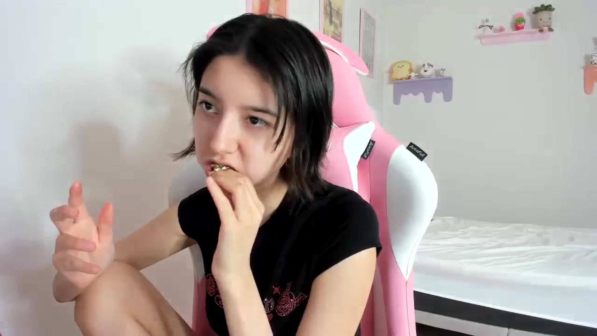 Gallery image thumbnail from Cherrycute666's myfreecams stream on, 10/07/2023, 18:23 image 19 of 20