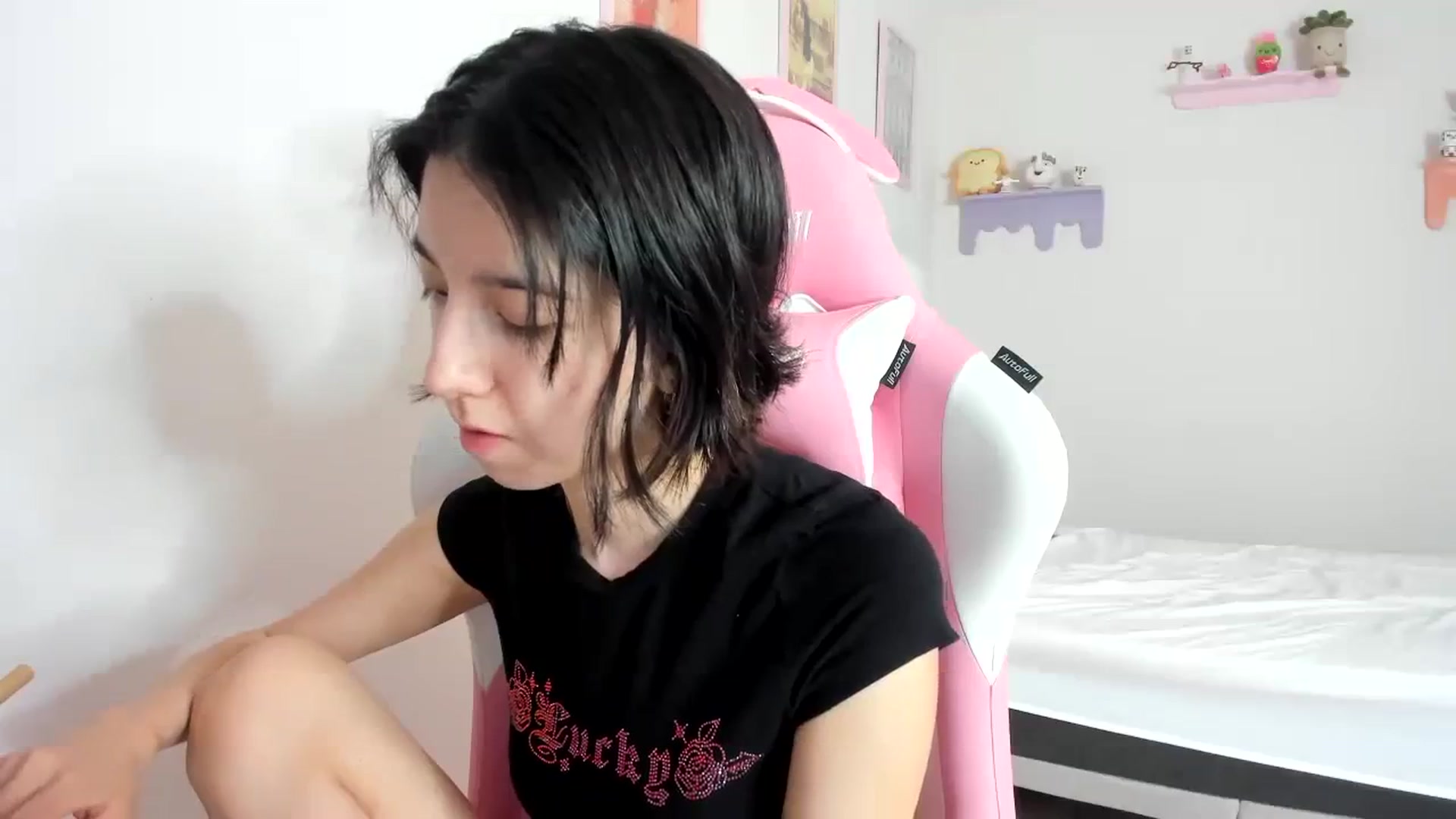 Gallery image thumbnail from Cherrycute666's myfreecams stream on, 10/07/2023, 18:23 image 20 of 20