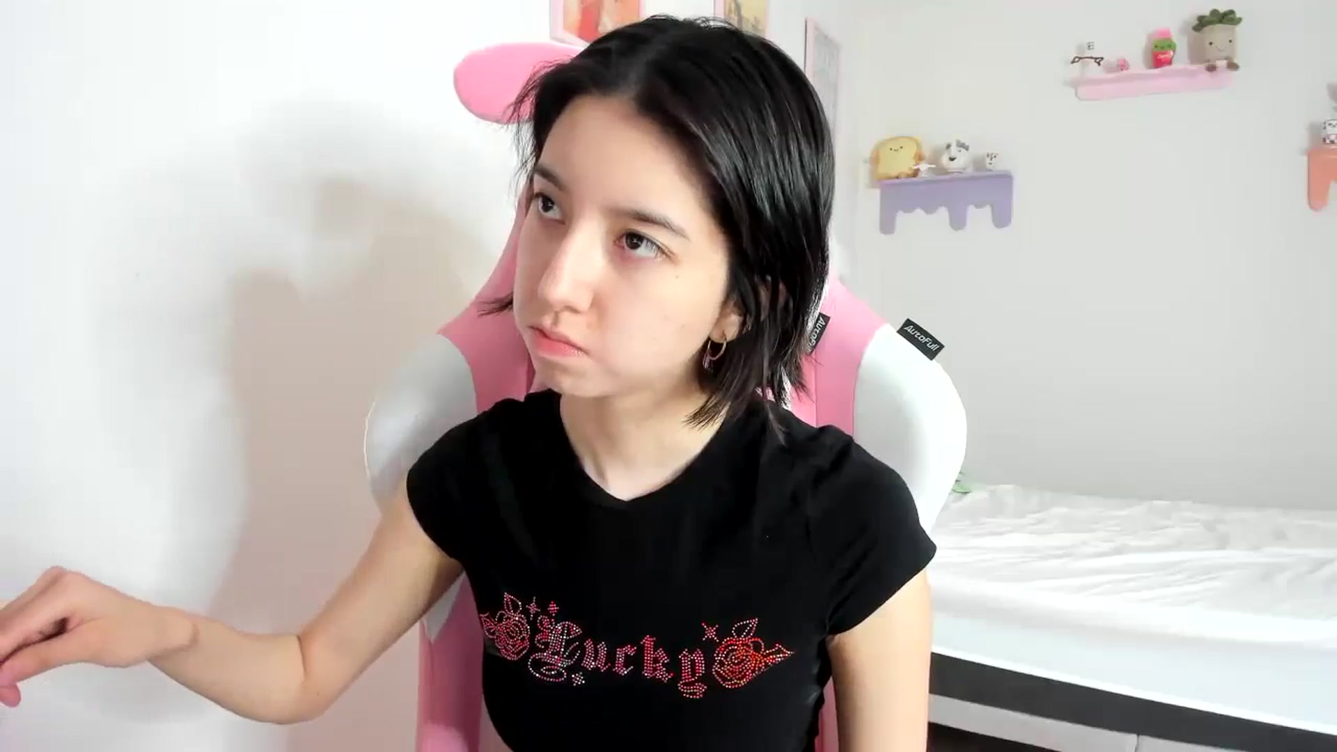Gallery image thumbnail from Cherrycute666's myfreecams stream on, 10/07/2023, 18:23 image 11 of 20