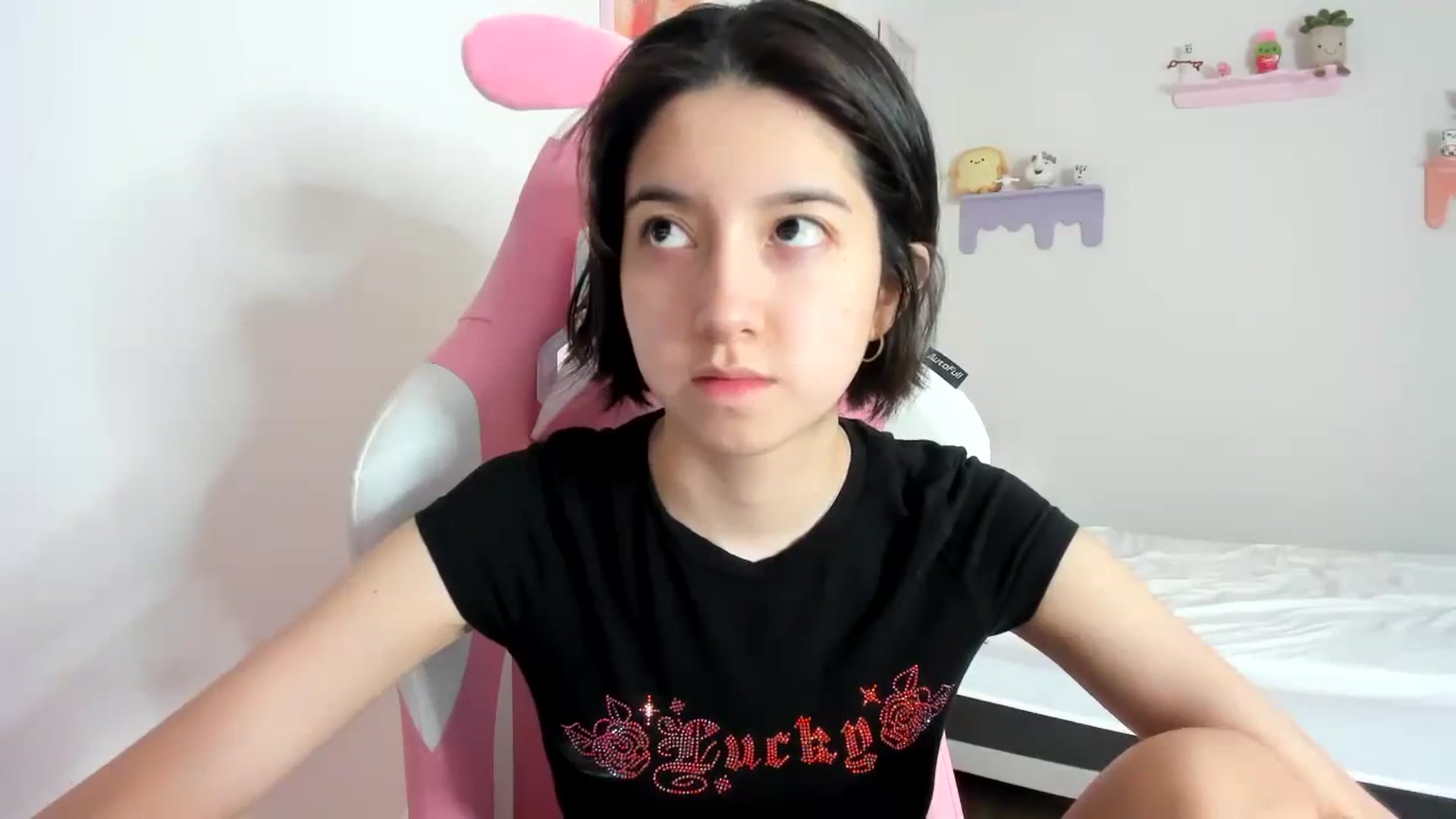 Gallery image thumbnail from Cherrycute666's myfreecams stream on, 10/07/2023, 18:23 image 7 of 20