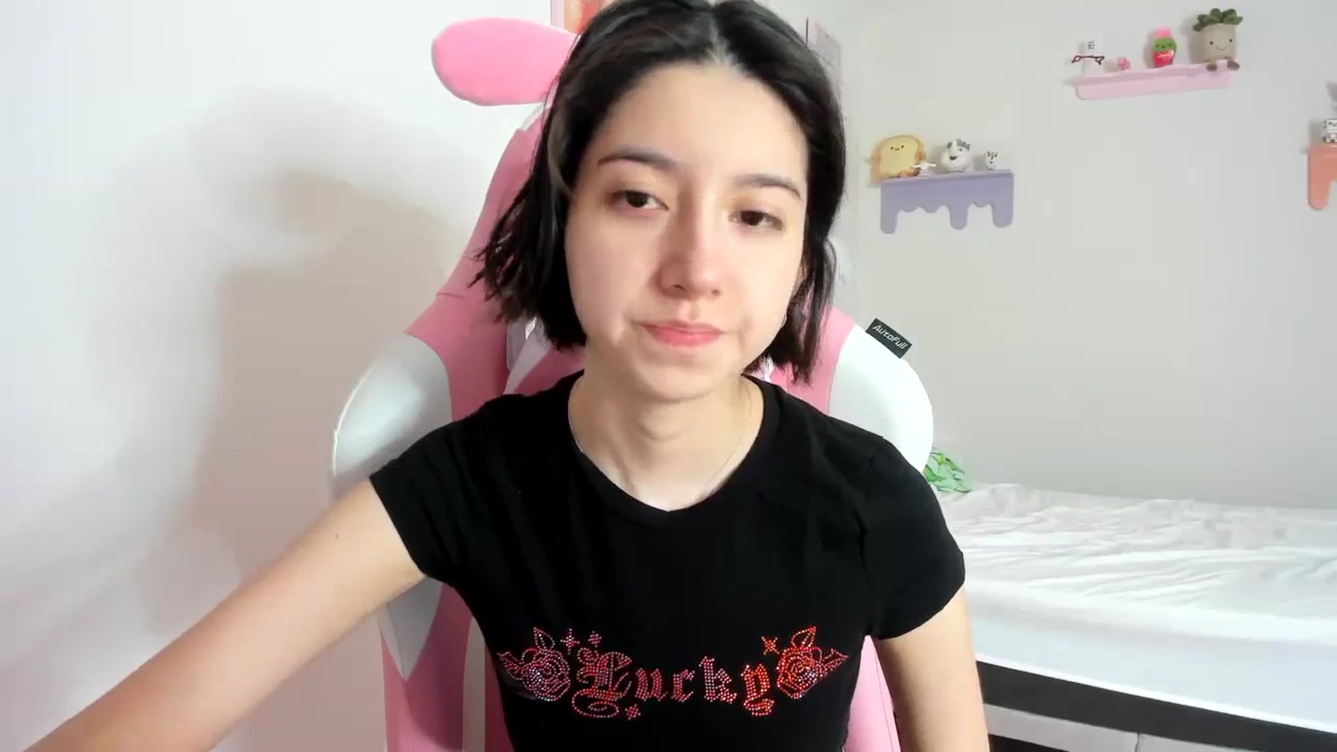 Gallery image thumbnail from Cherrycute666's myfreecams stream on, 10/07/2023, 18:23 image 5 of 20