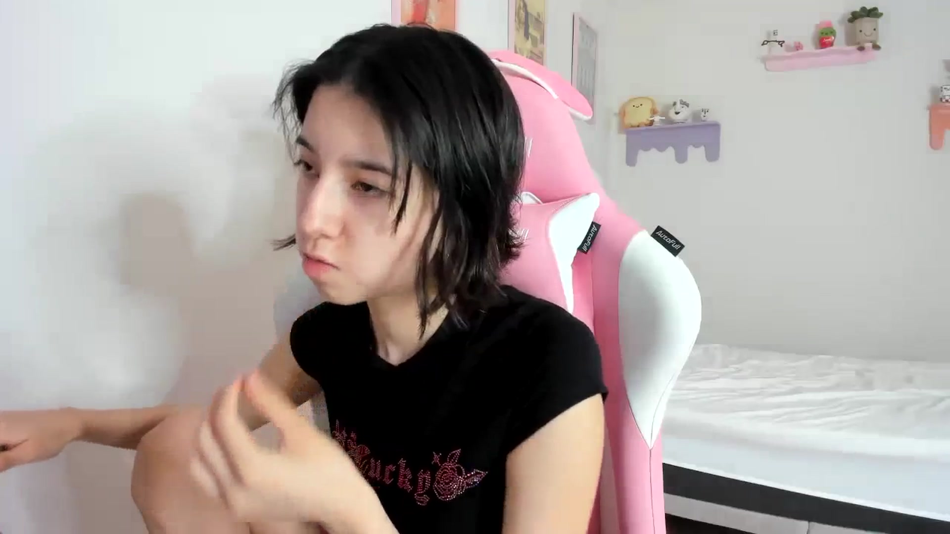 Gallery image thumbnail from Cherrycute666's myfreecams stream on, 10/07/2023, 18:23 image 18 of 20