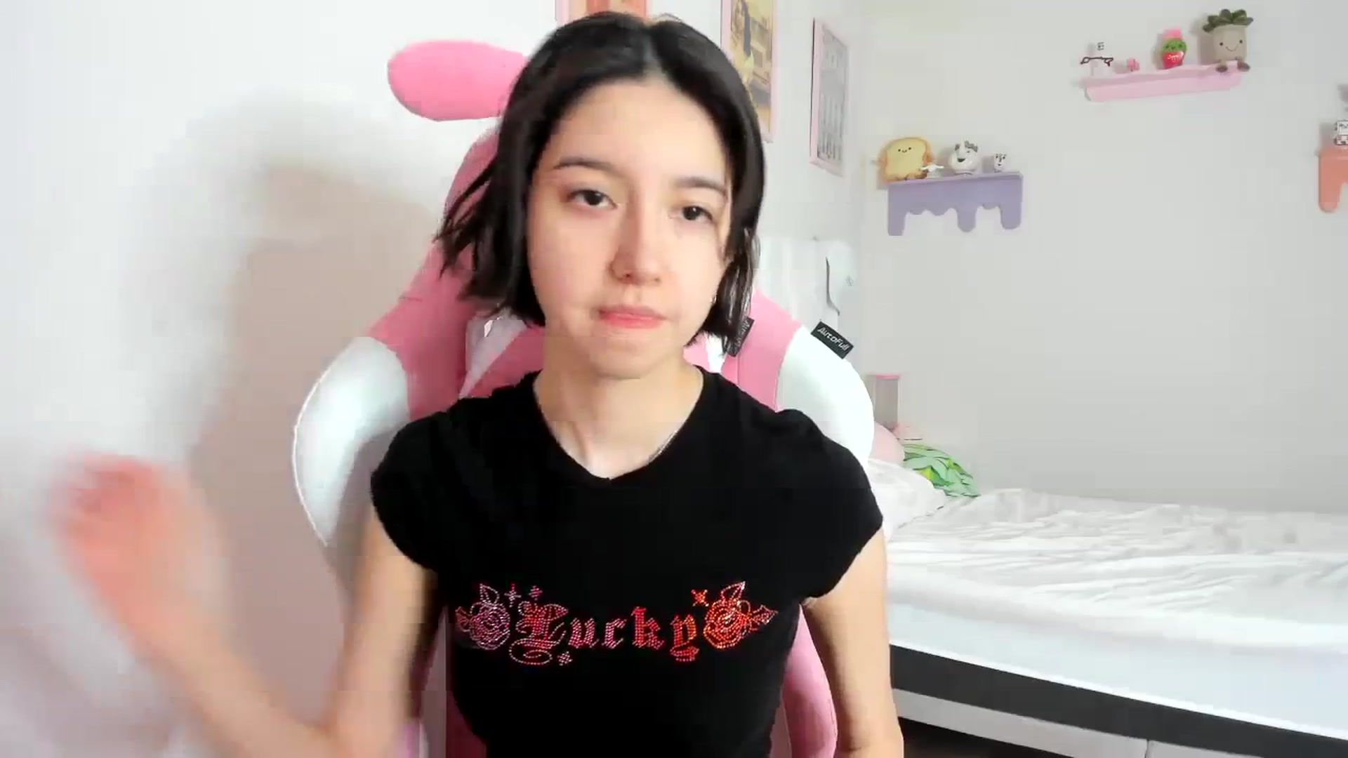 Gallery image thumbnail from Cherrycute666's myfreecams stream on, 10/07/2023, 18:23 image 9 of 20